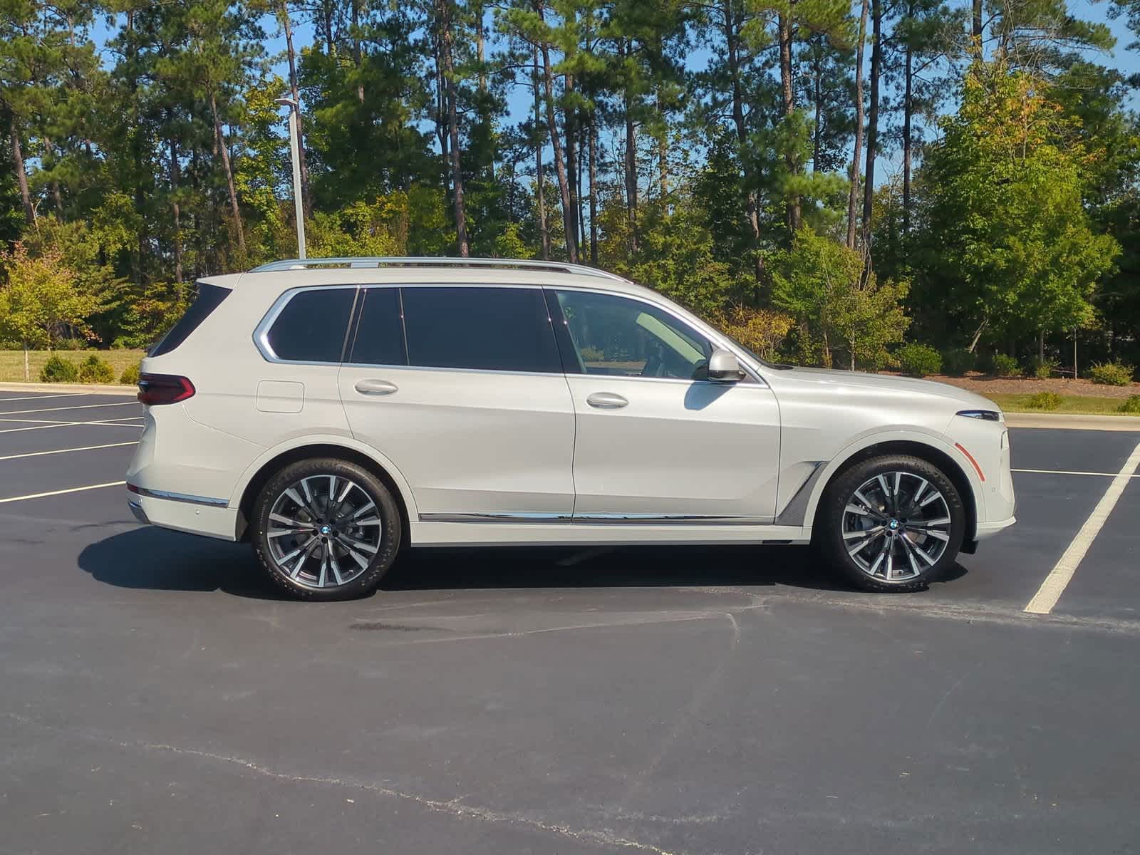 2025 BMW X7 xDrive40i 11