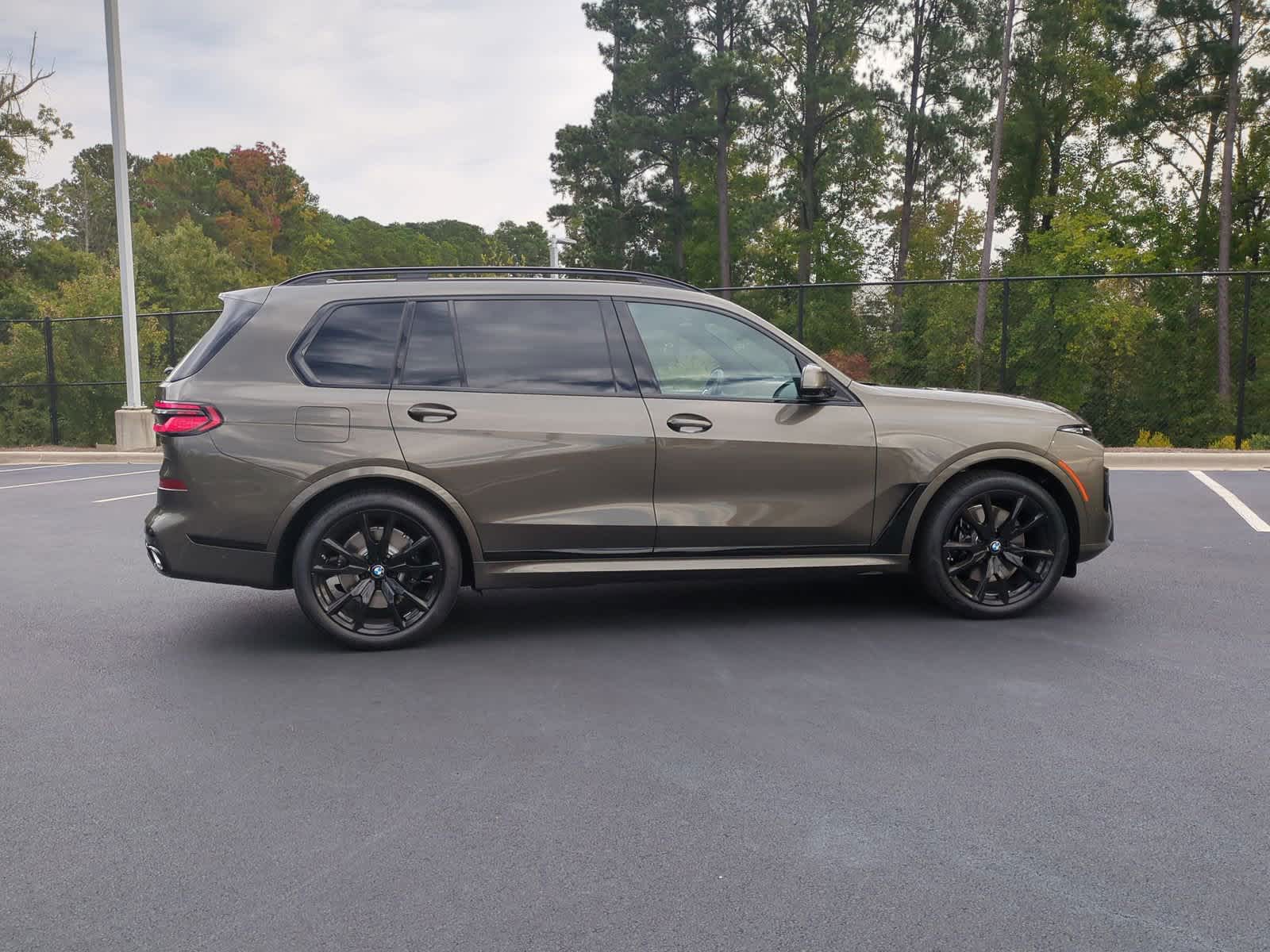 2025 BMW X7 xDrive40i 11