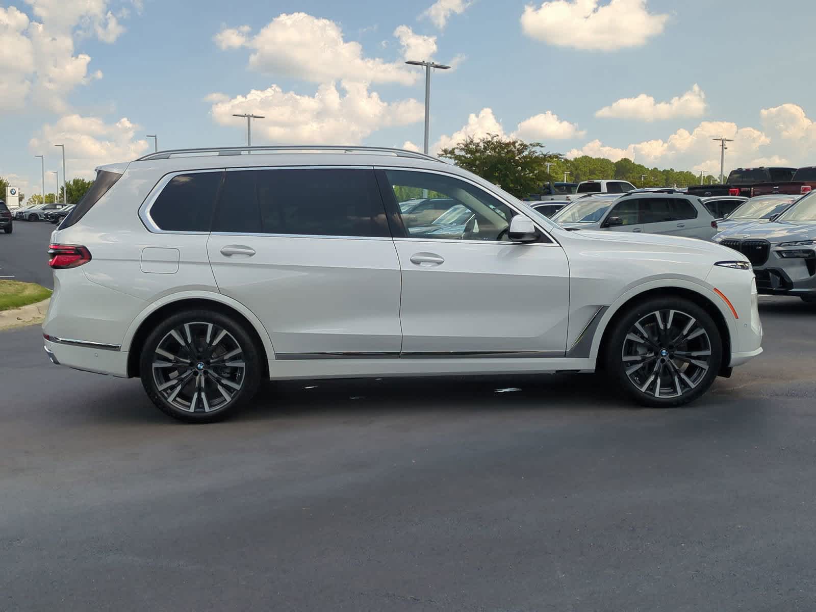 2025 BMW X7 xDrive40i 11