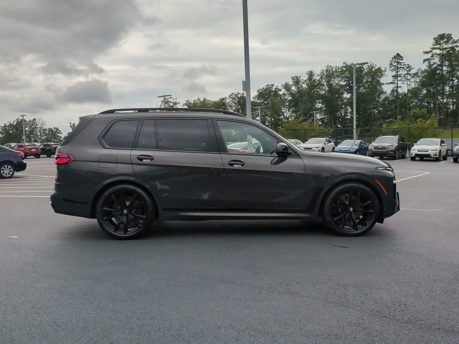 2025 BMW X7 M60i 11