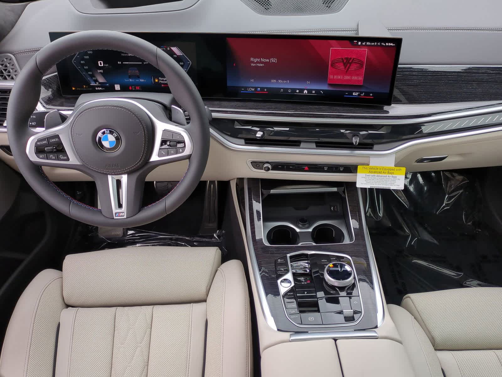 2025 BMW X7 M60i 29