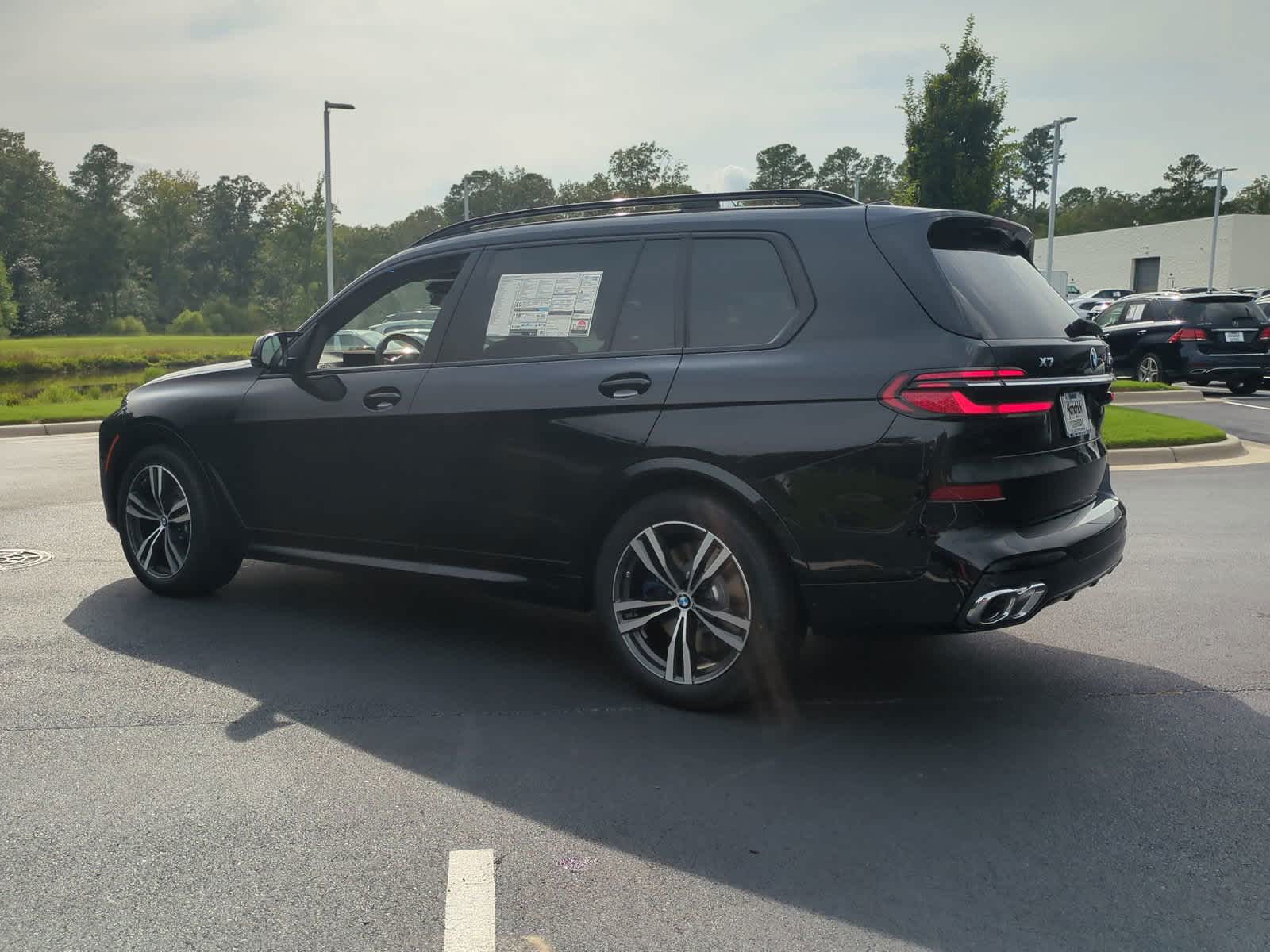 2025 BMW X7 M60i 8