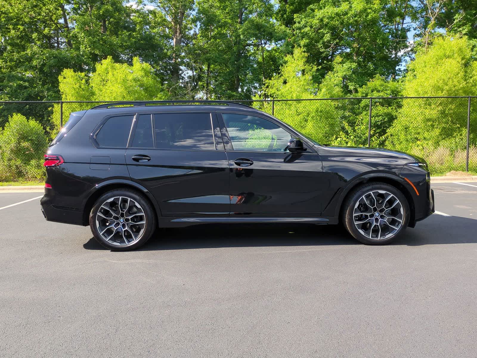 2025 BMW X7 M60i 11