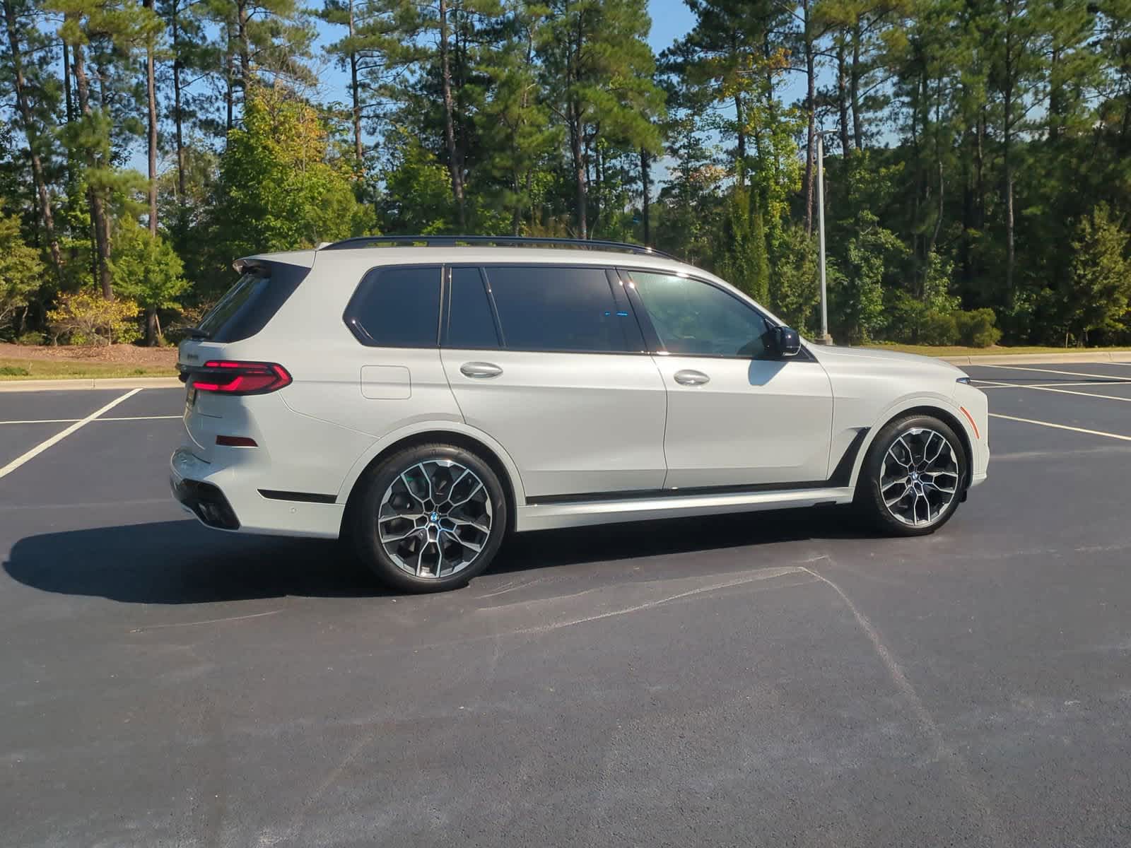 2025 BMW X7 M60i 10