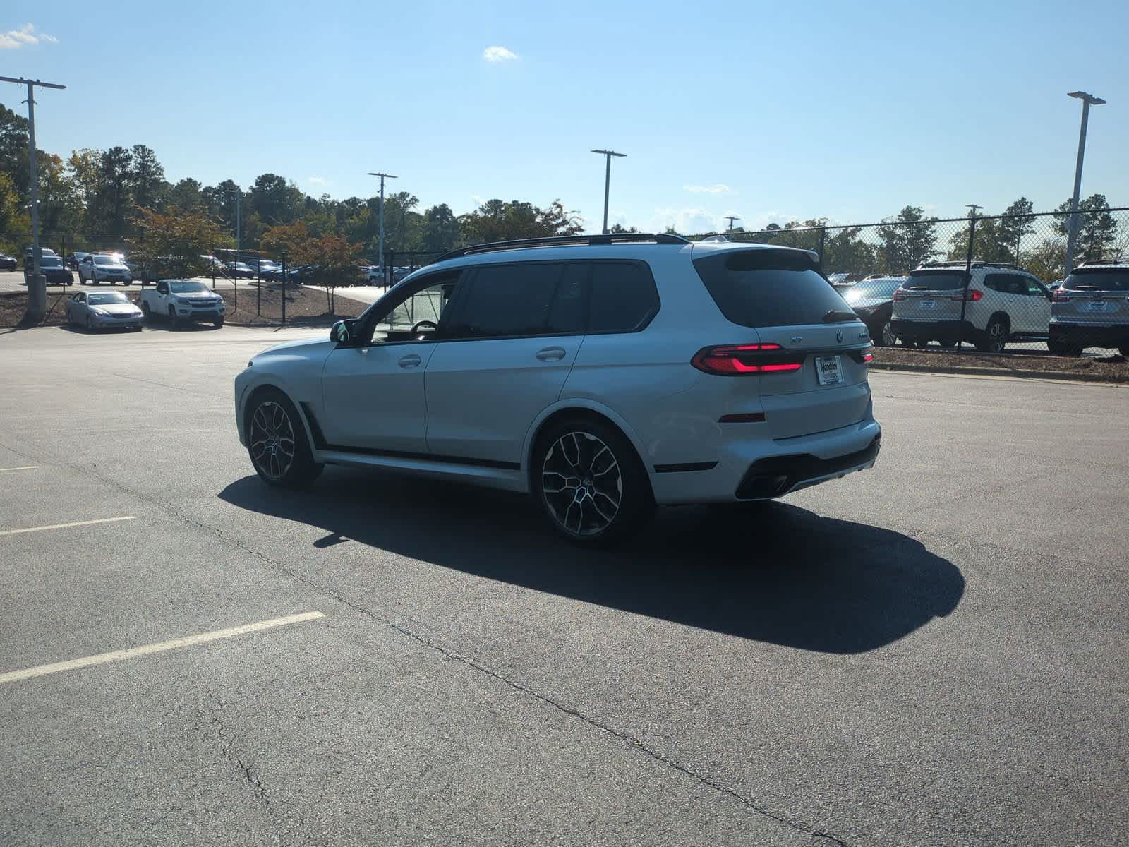 2025 BMW X7 M60i 8