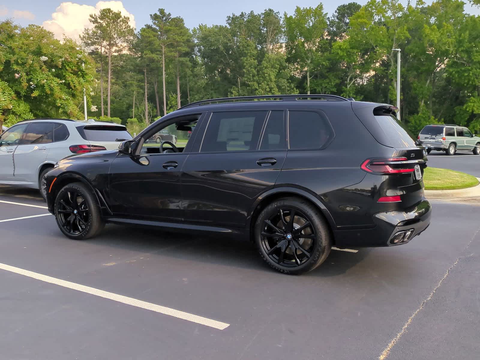 2025 BMW X7 M60i 8