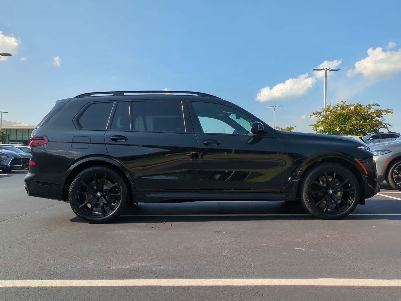 2025 BMW X7 M60i 11