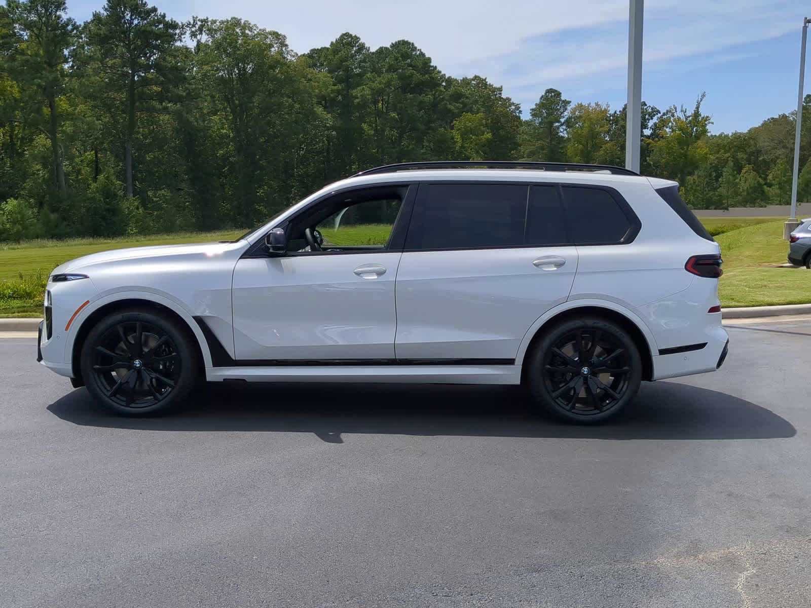 2025 BMW X7 M60i 7