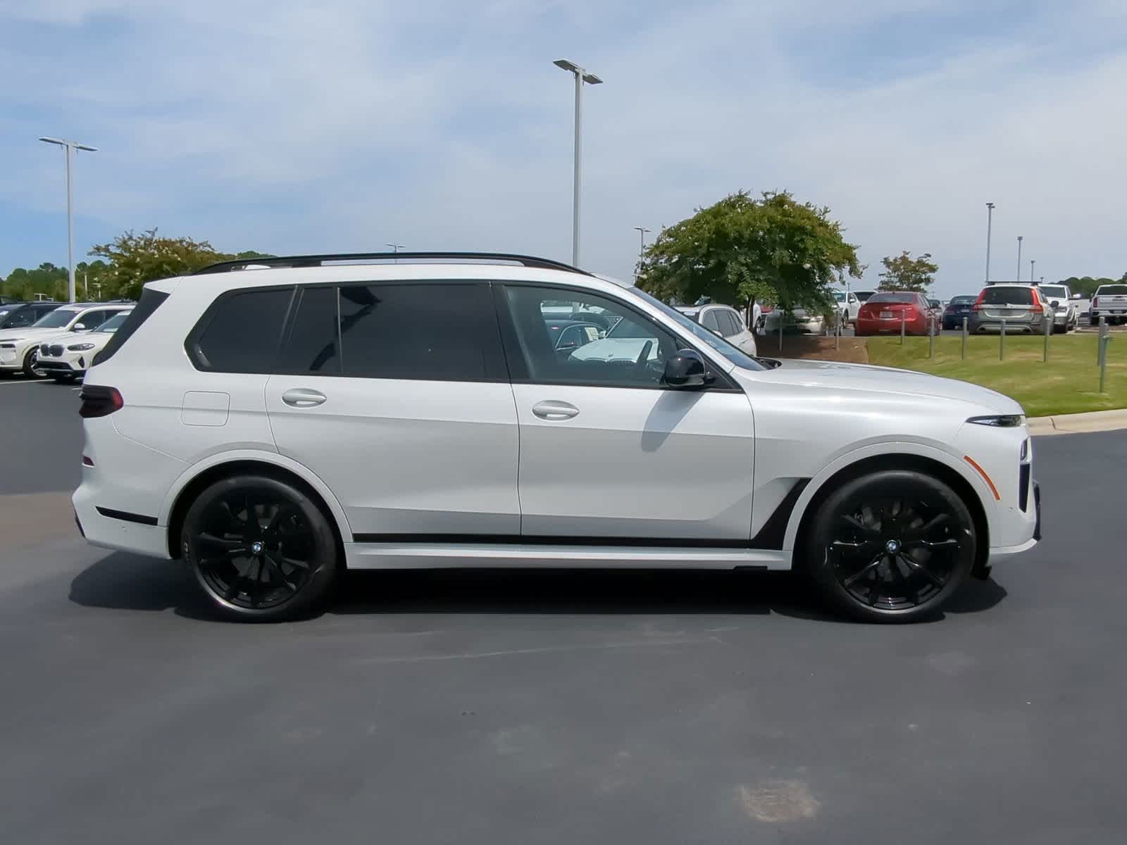 2025 BMW X7 M60i 11