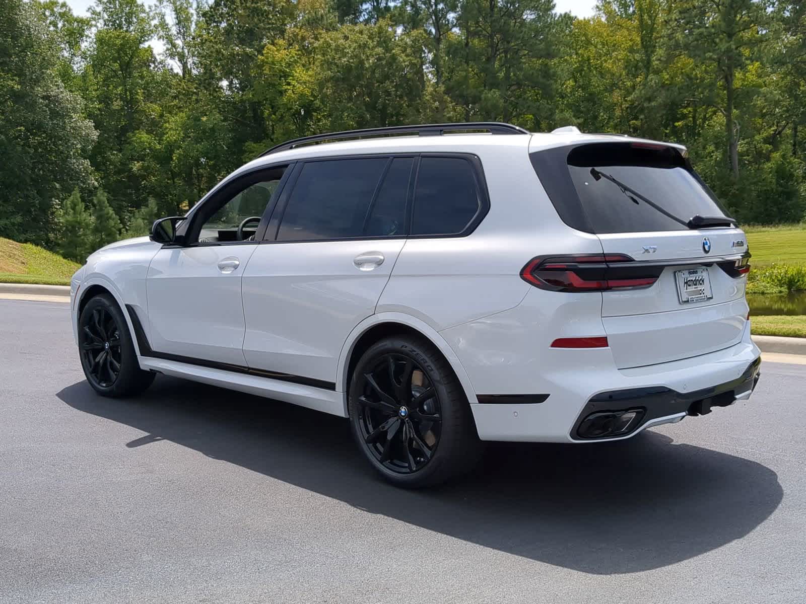 2025 BMW X7 M60i 8