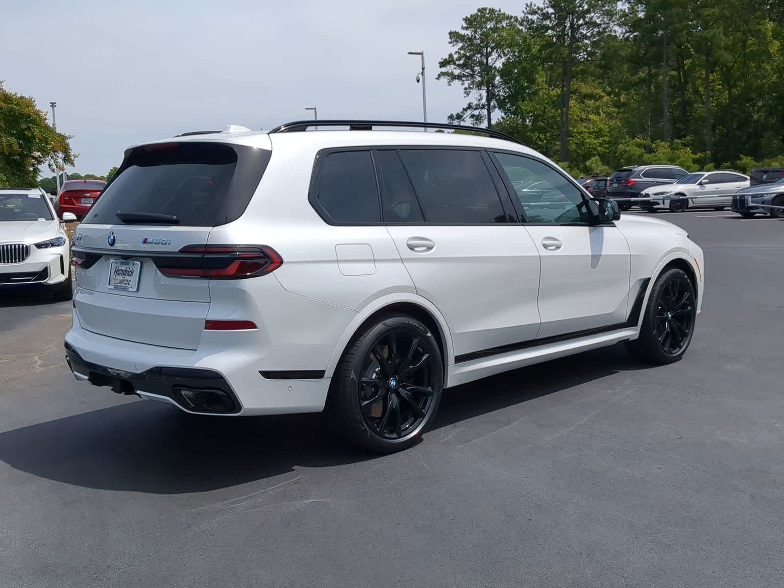 2025 BMW X7 M60i 10