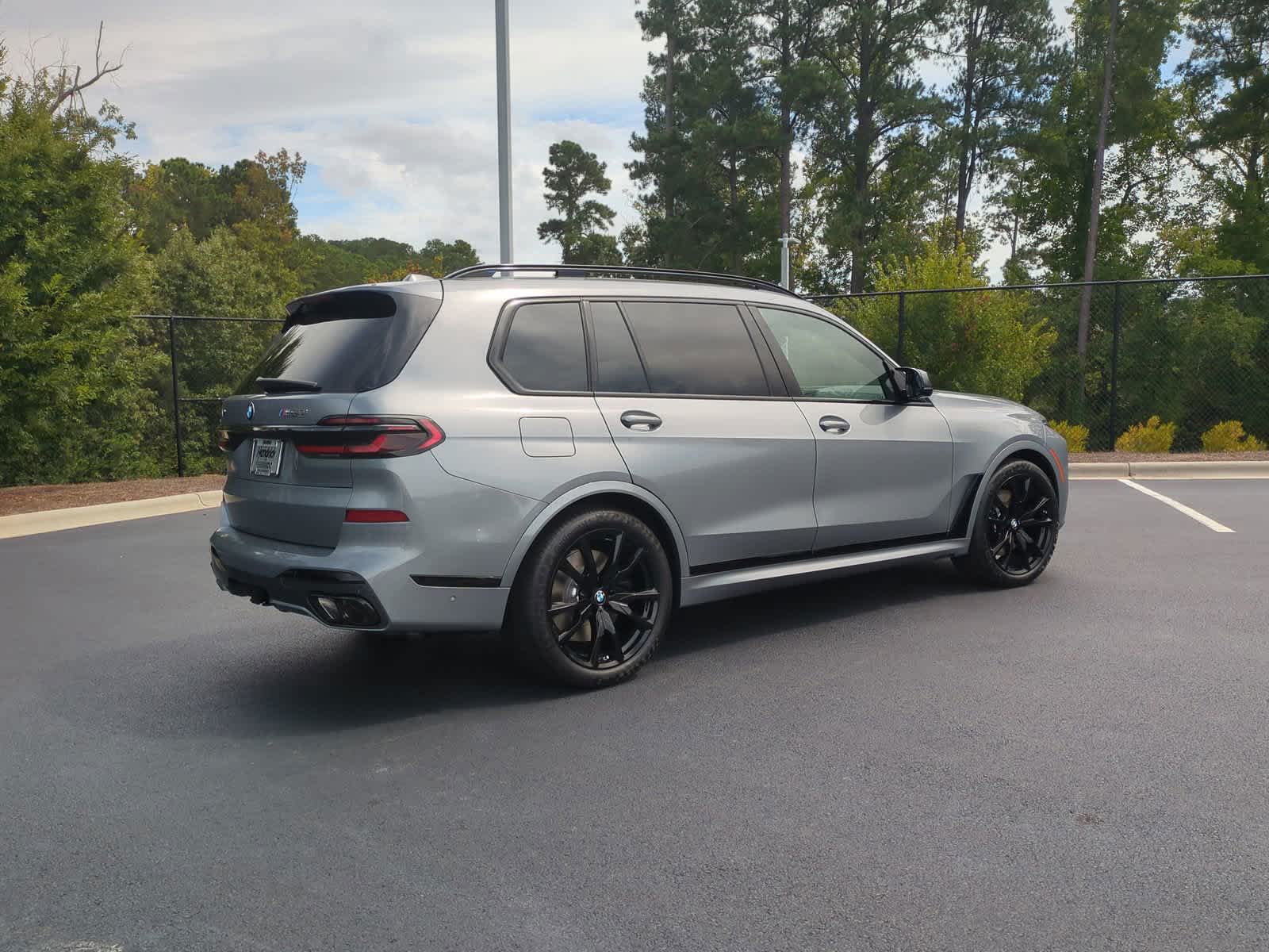 2025 BMW X7 M60i 10