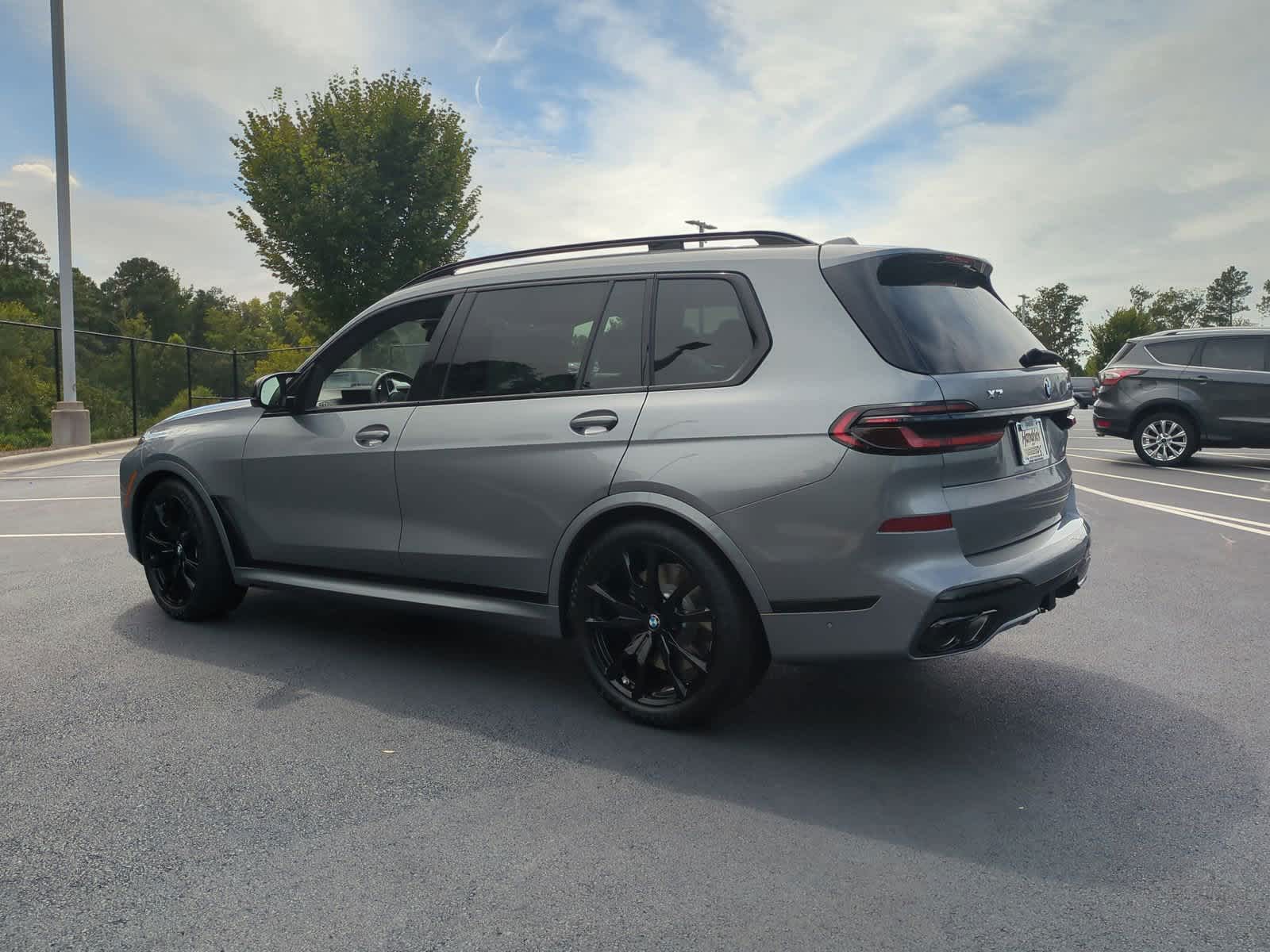 2025 BMW X7 M60i 8