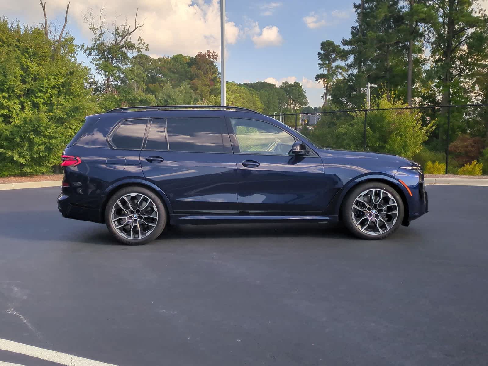 2025 BMW X7 M60i 11