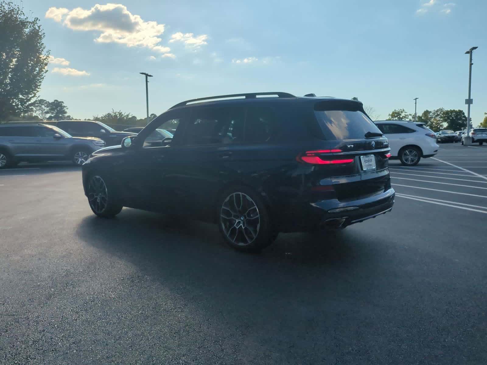 2025 BMW X7 M60i 8