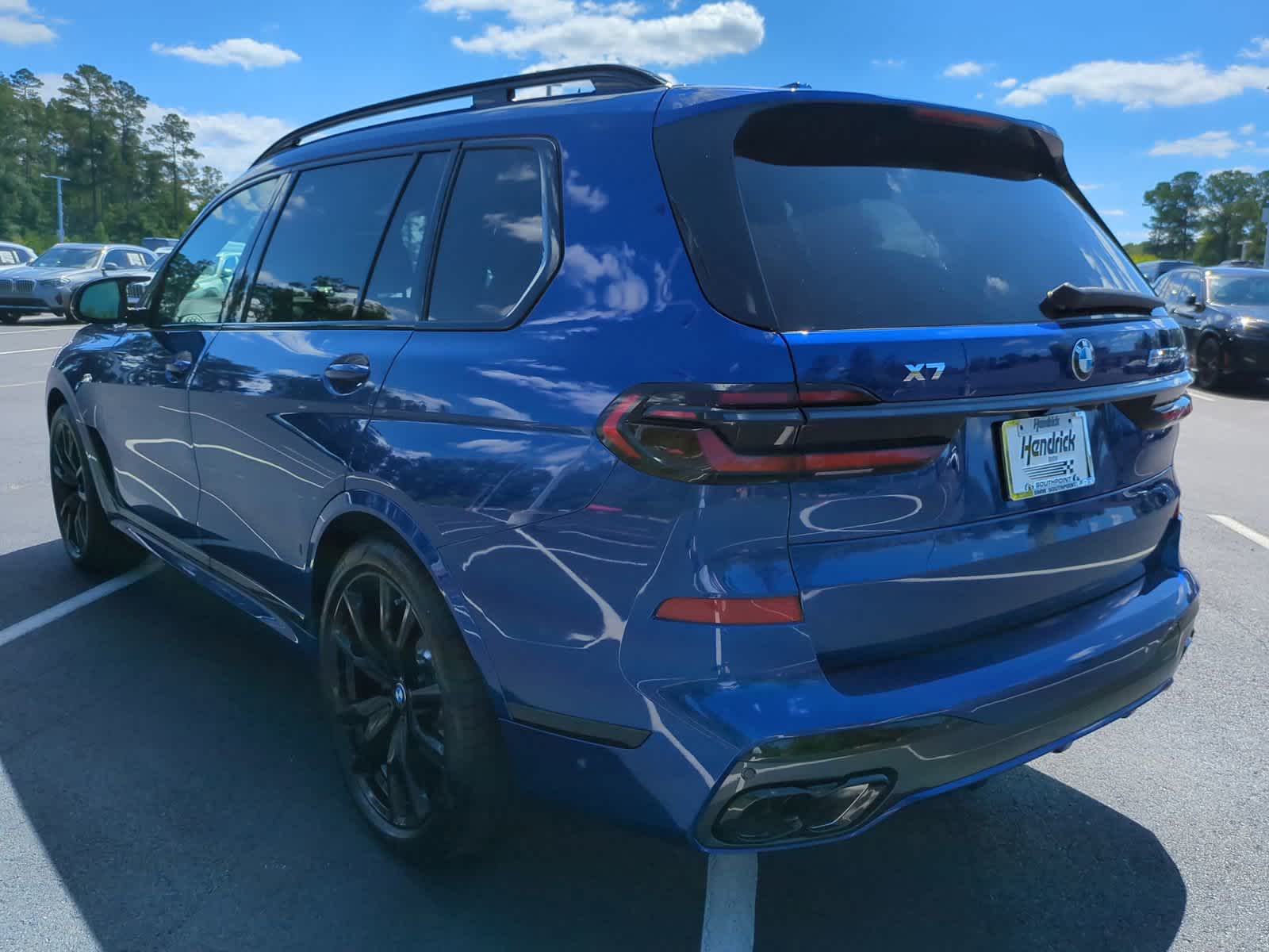 2025 BMW X7 M60i 8