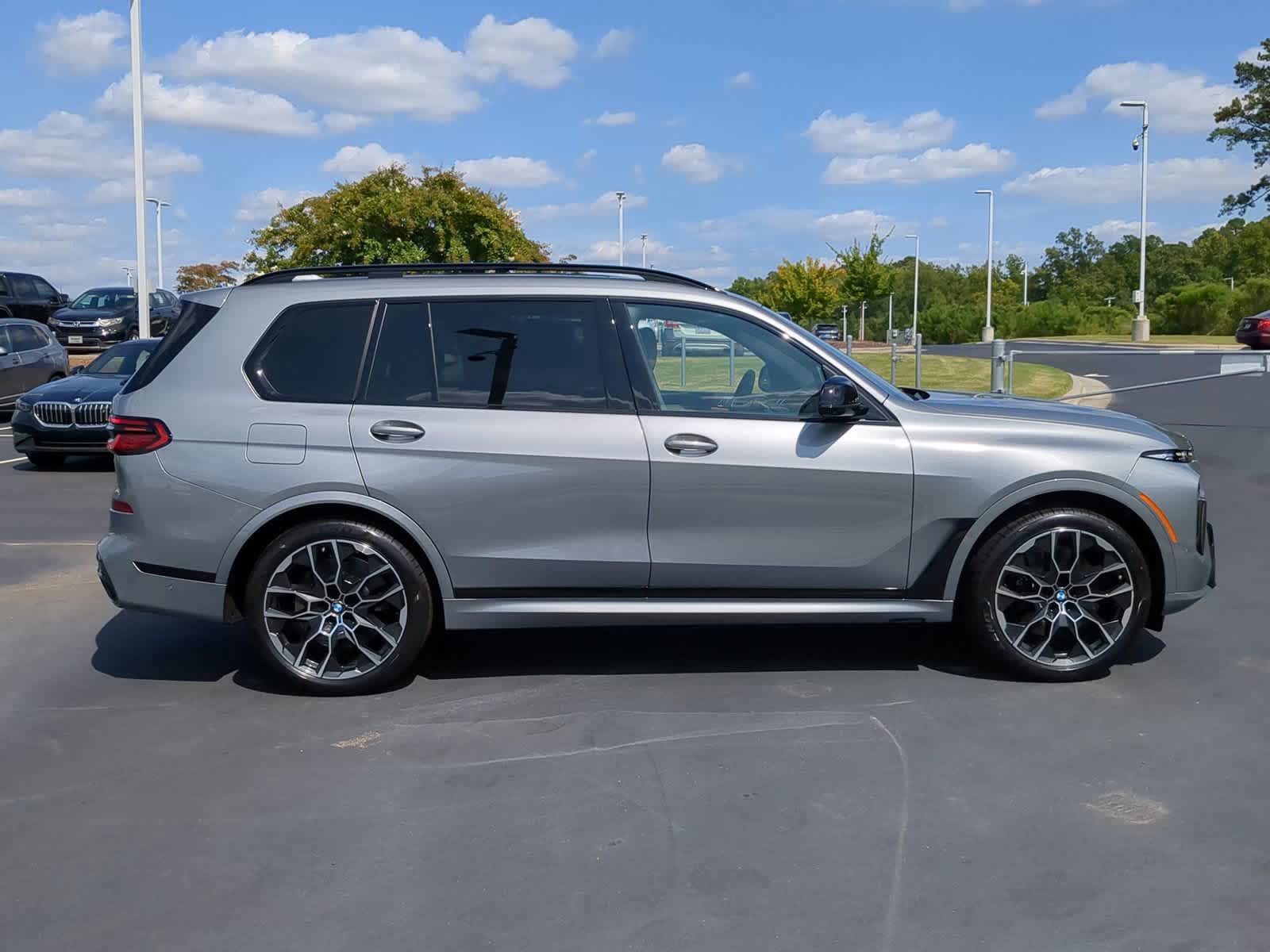 2025 BMW X7 M60i 11