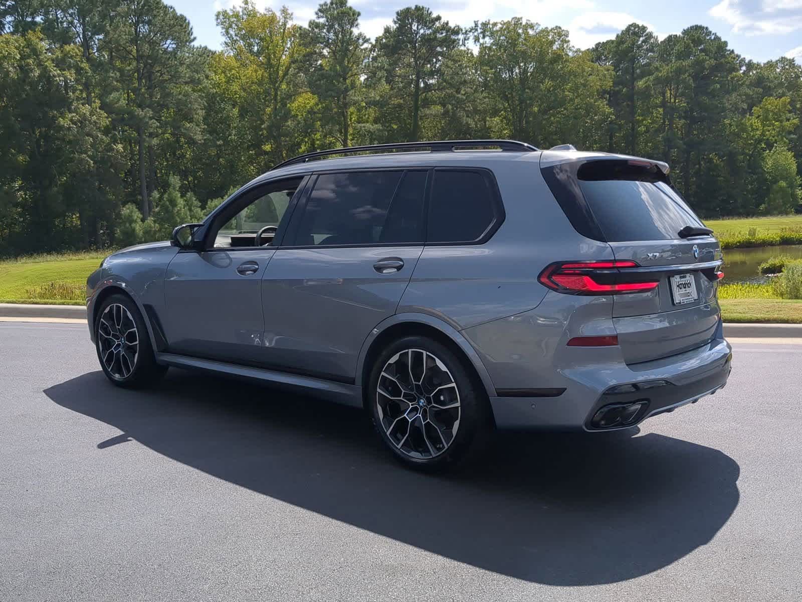 2025 BMW X7 M60i 8