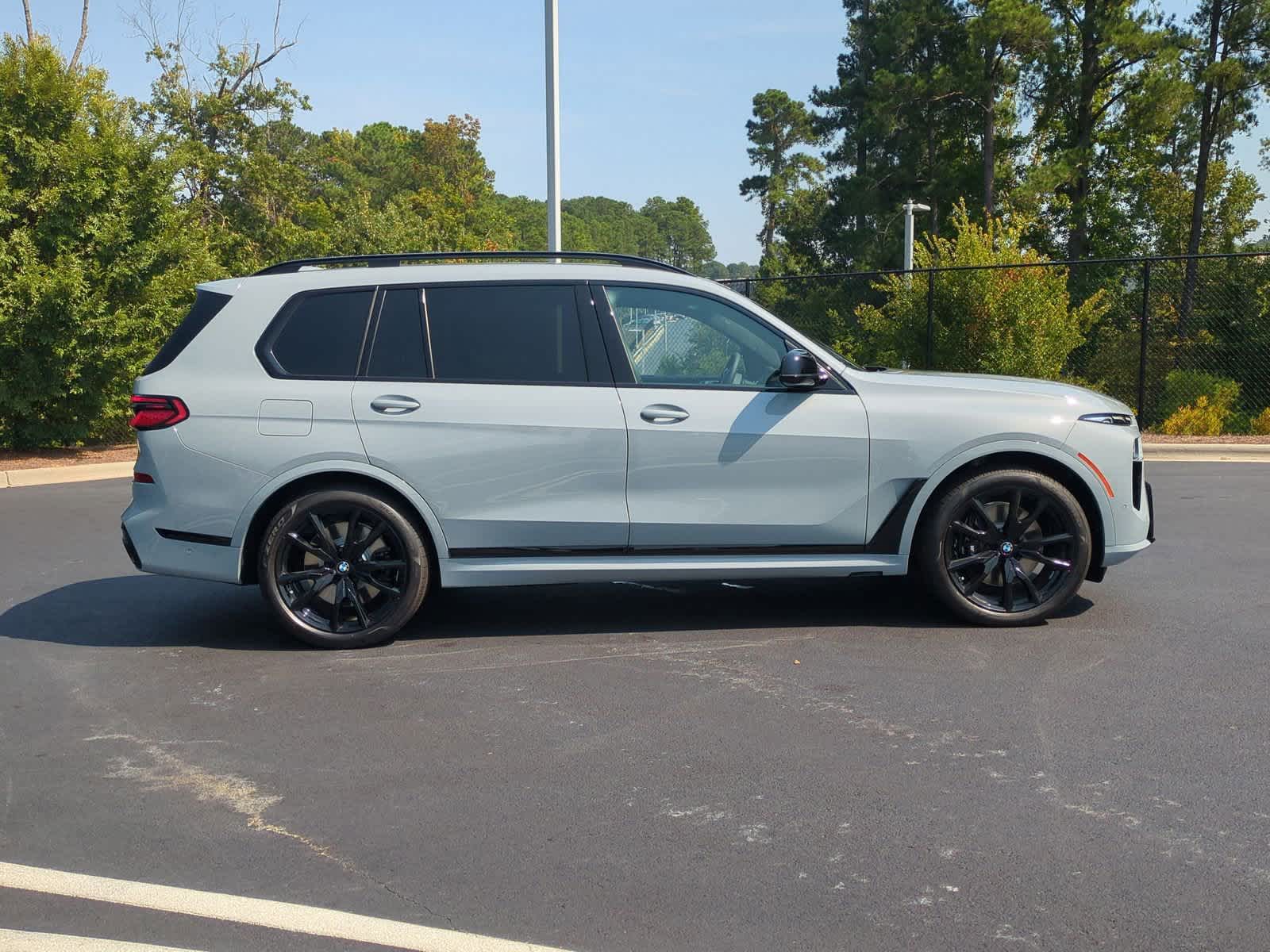 2025 BMW X7 M60i 11