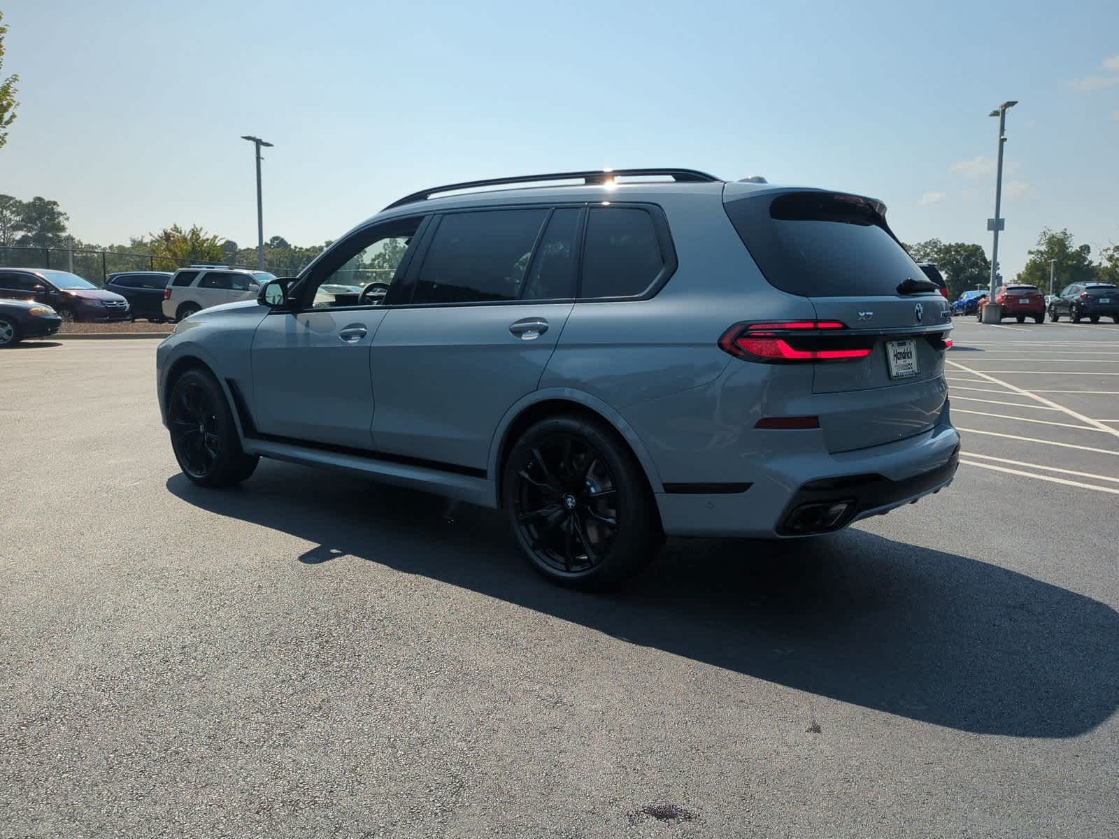 2025 BMW X7 M60i 8