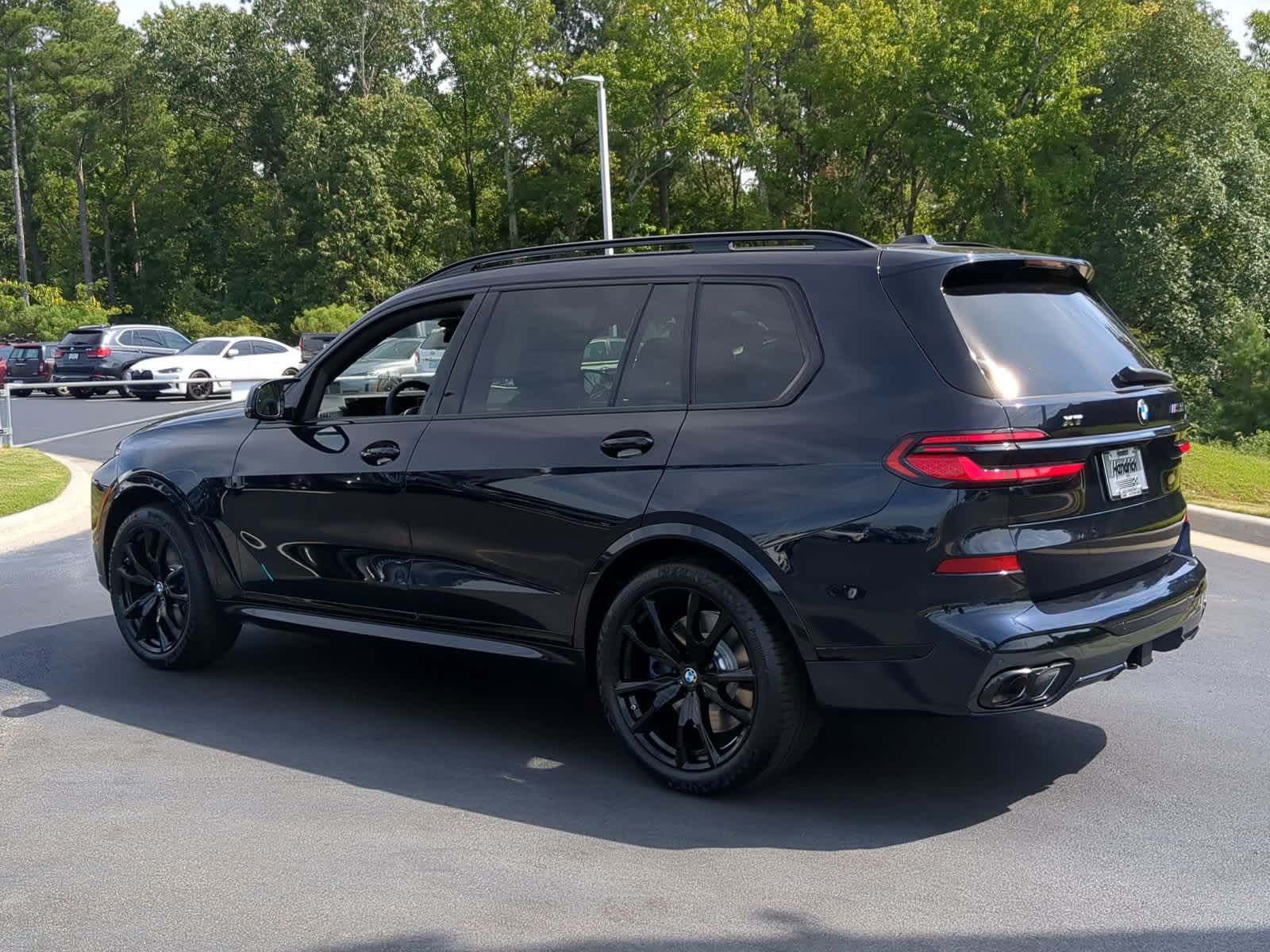 2025 BMW X7 M60i 8