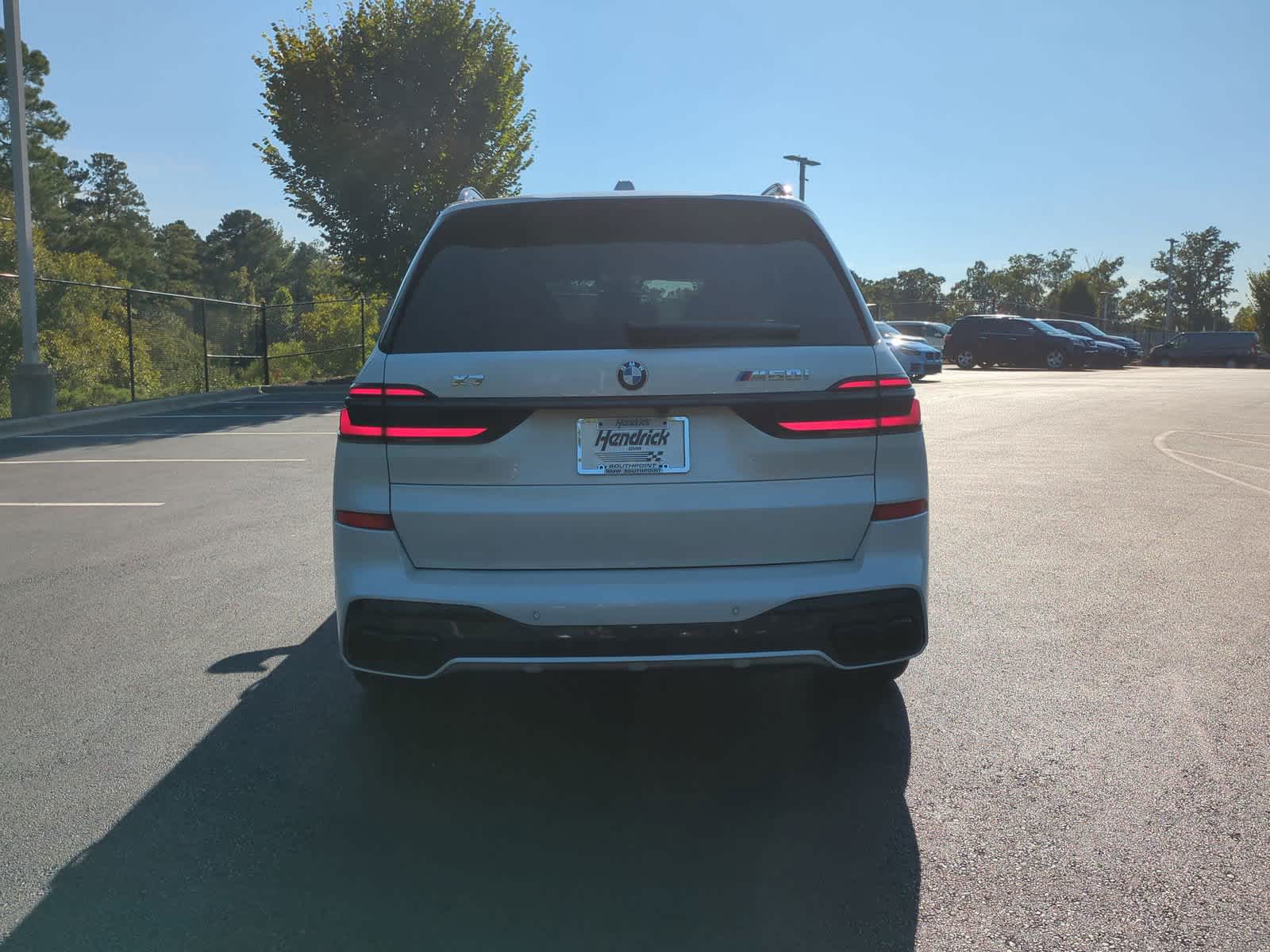 2025 BMW X7 M60i 9