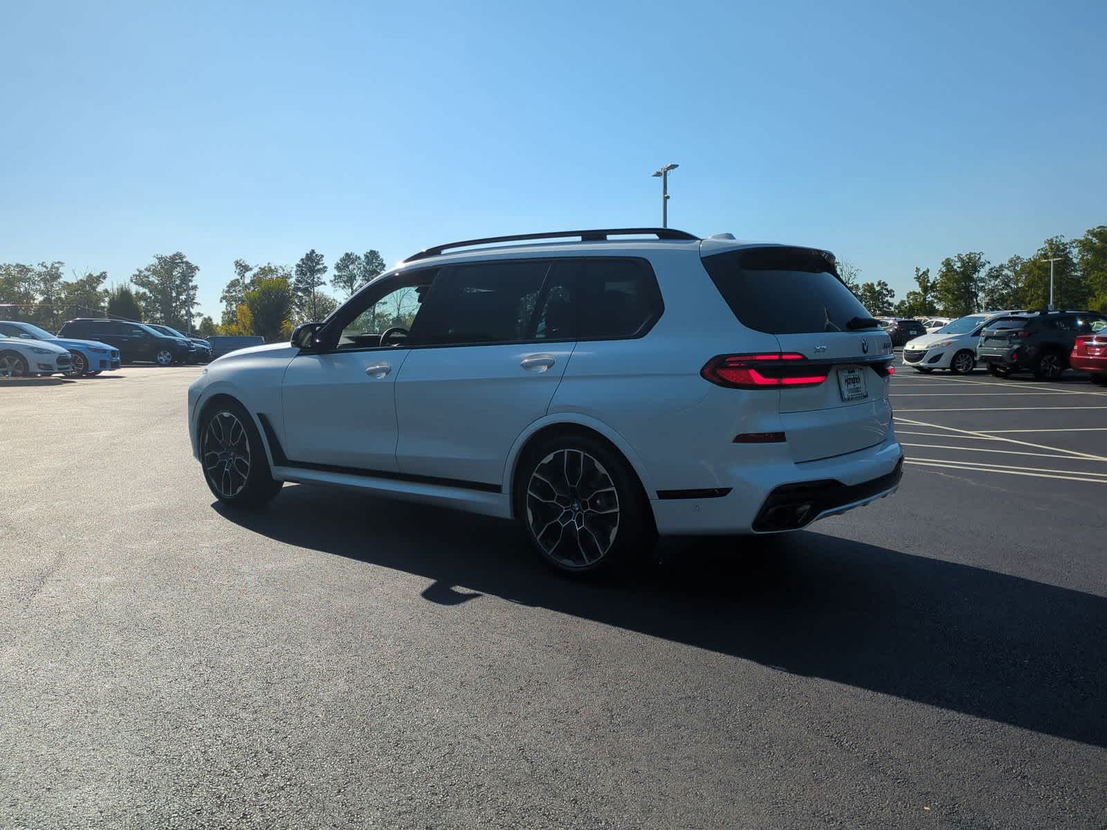 2025 BMW X7 M60i 8