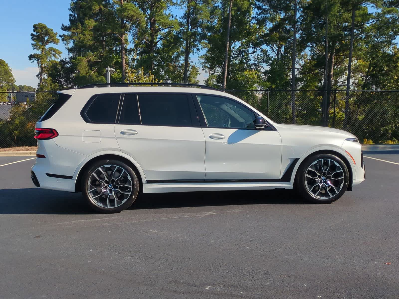 2025 BMW X7 M60i 11