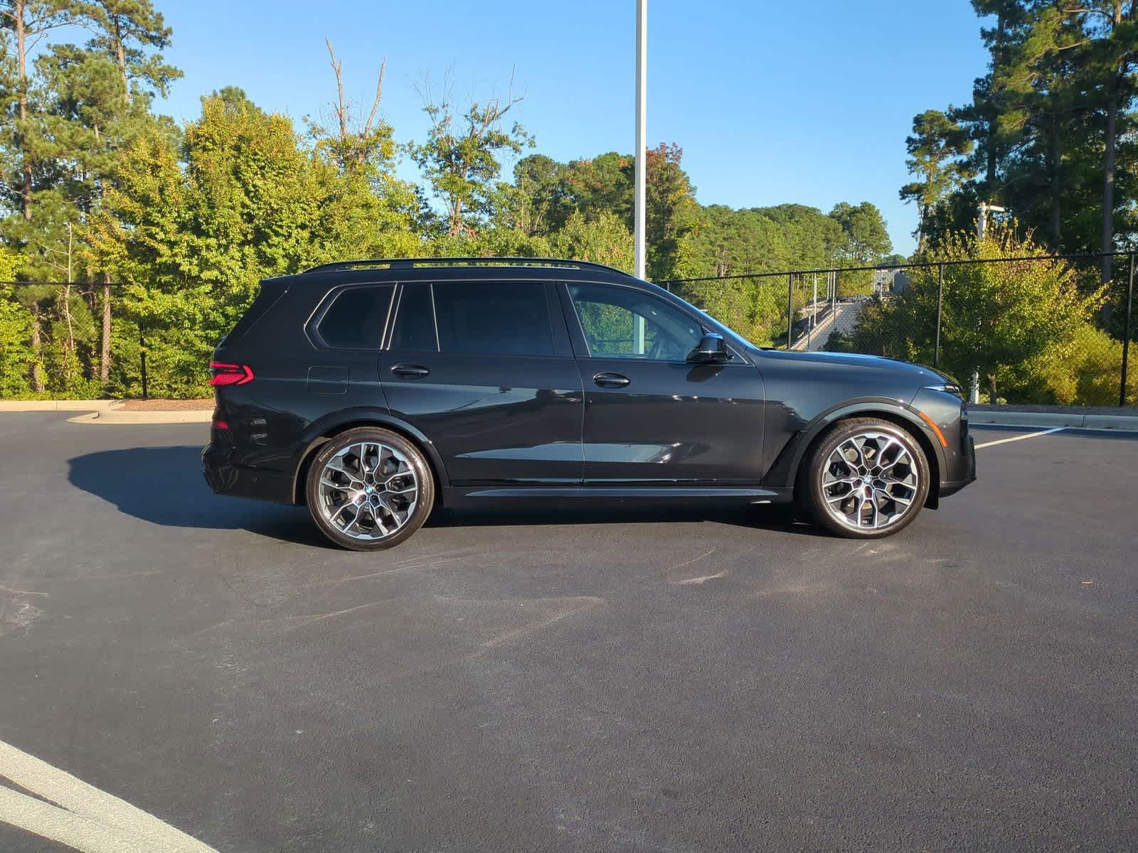 2025 BMW X7 M60i 10