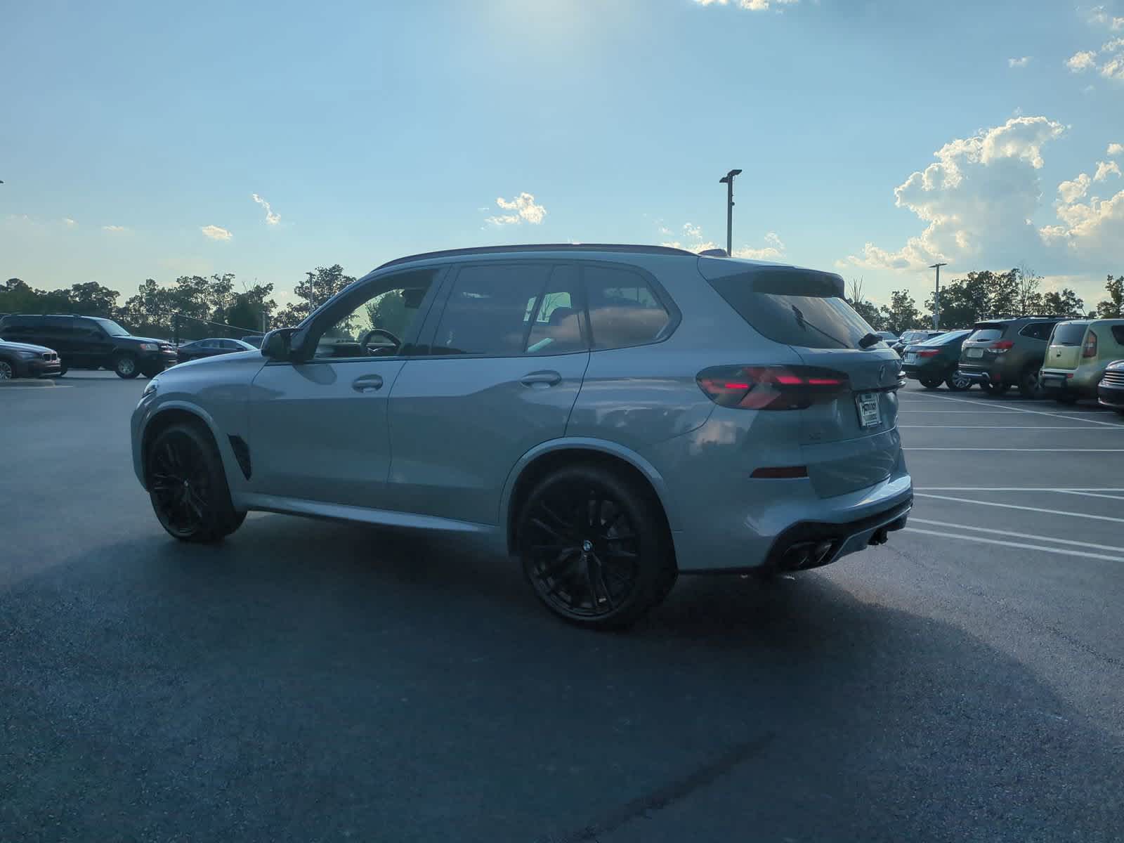 2025 BMW X5 M60i 8