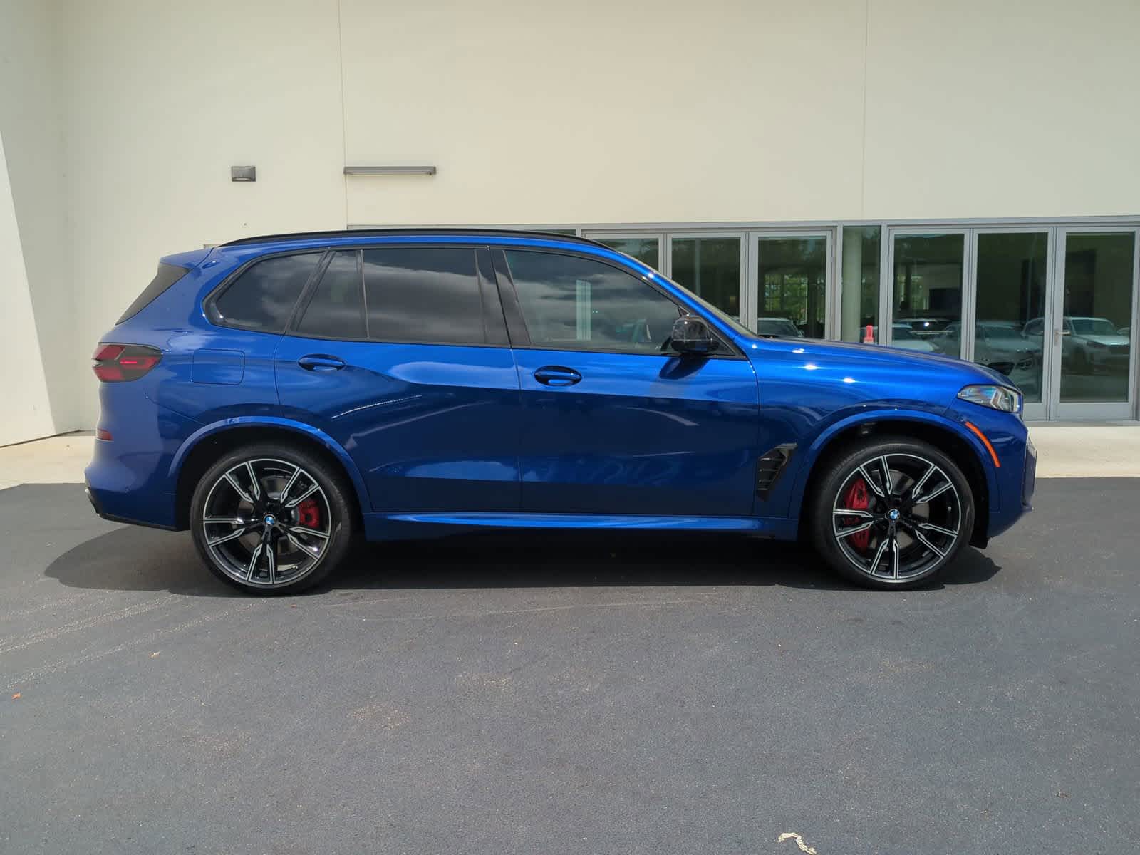 2025 BMW X5 M60i 11