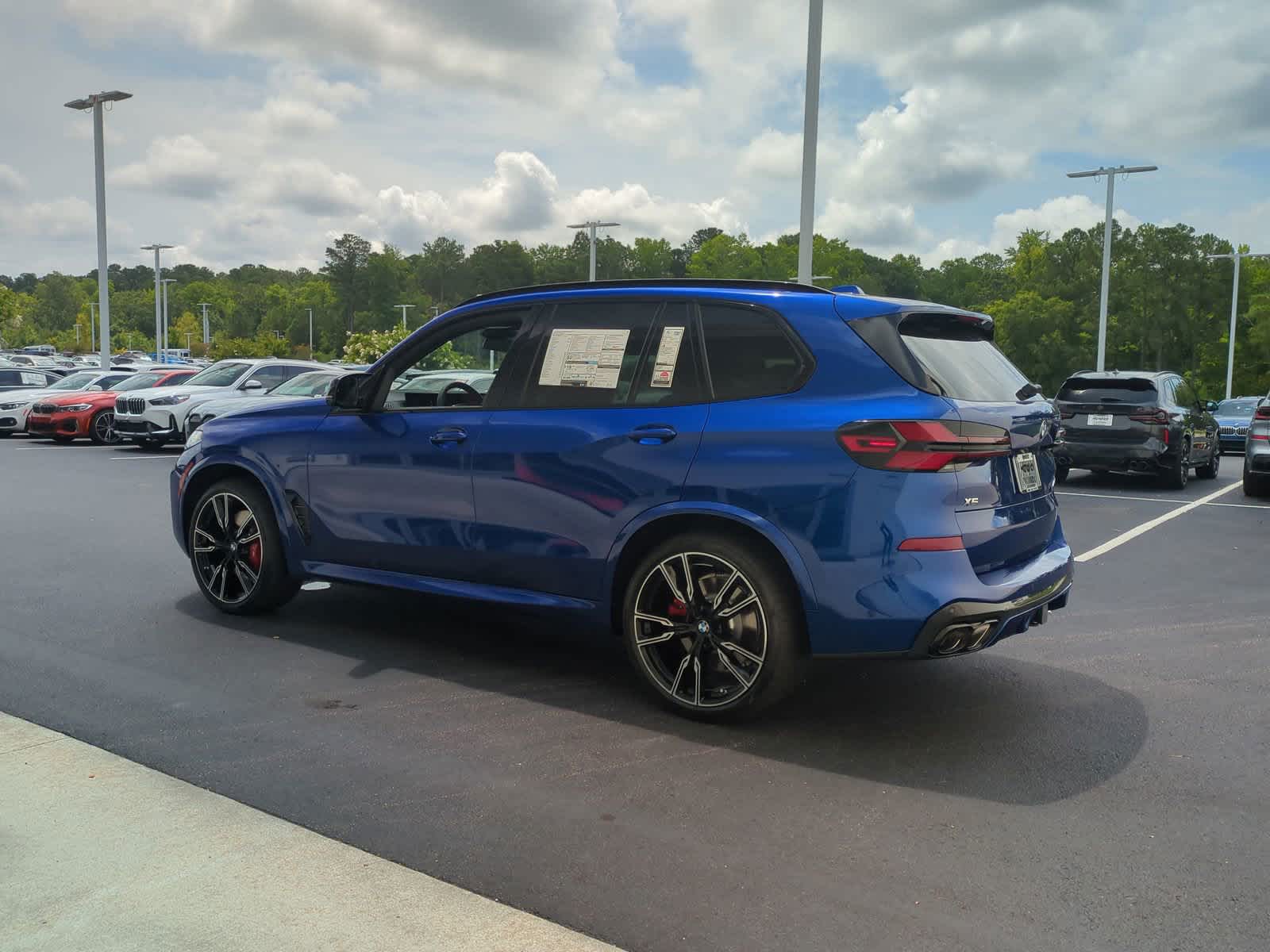 2025 BMW X5 M60i 8