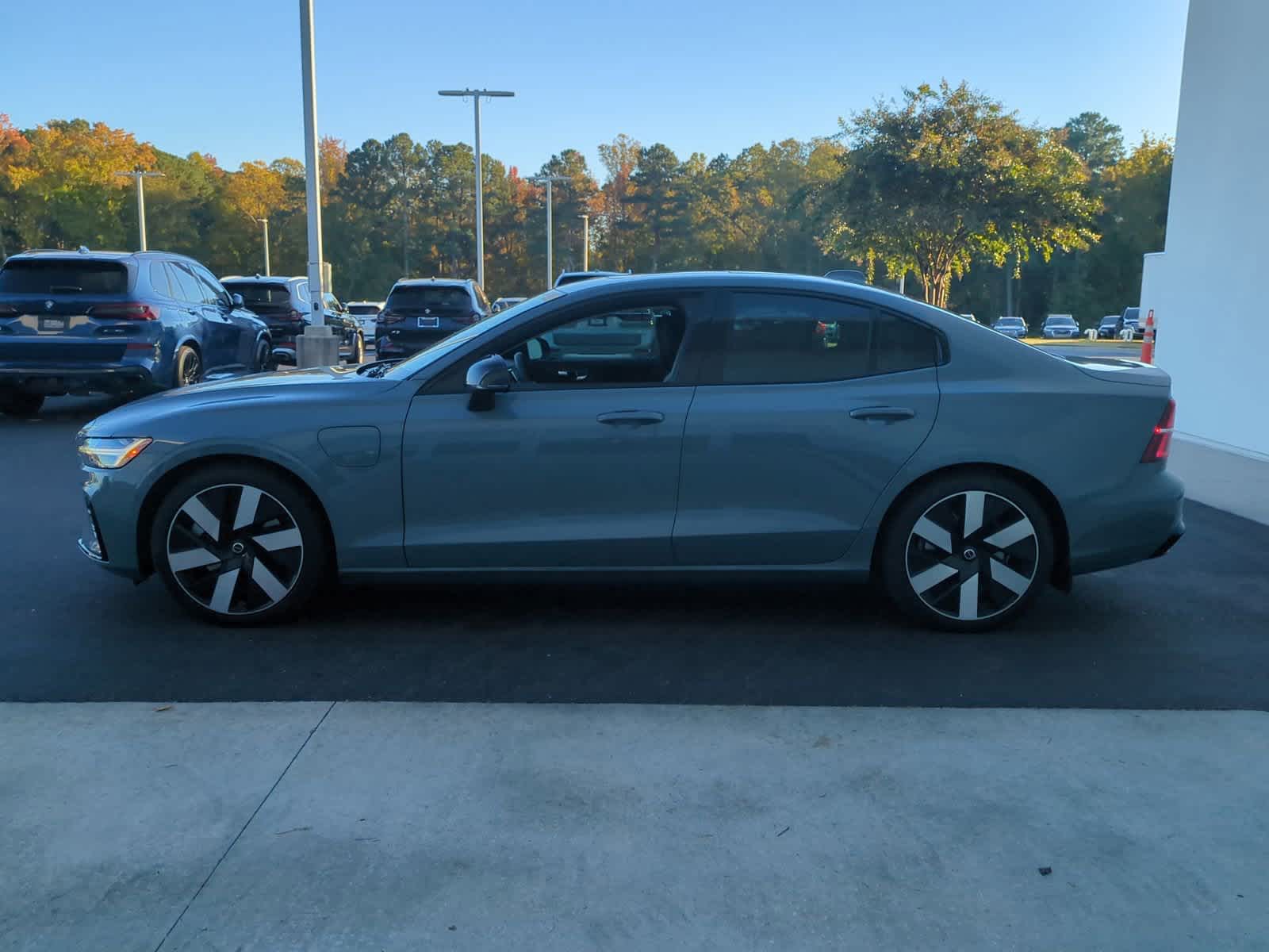 2024 Volvo S60 Recharge Plug-In Hybrid Plus Dark Theme 7