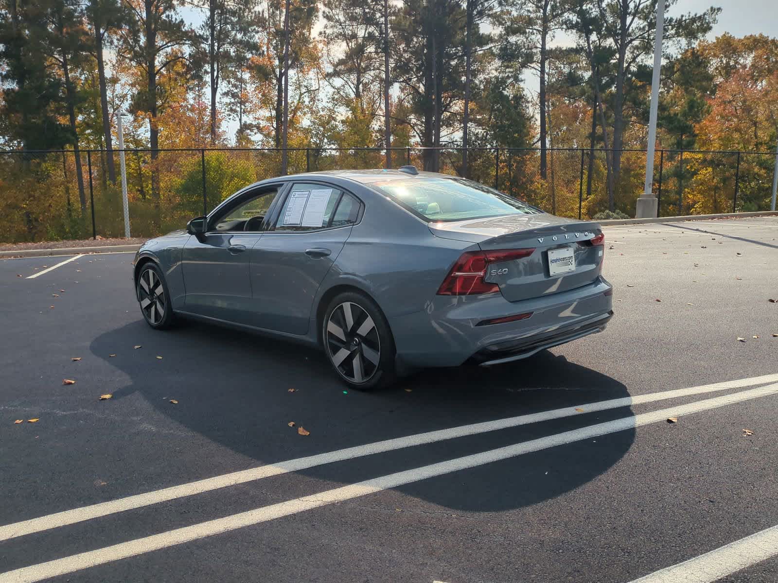 2024 Volvo S60 Recharge Plug-In Hybrid Plus Dark Theme 8