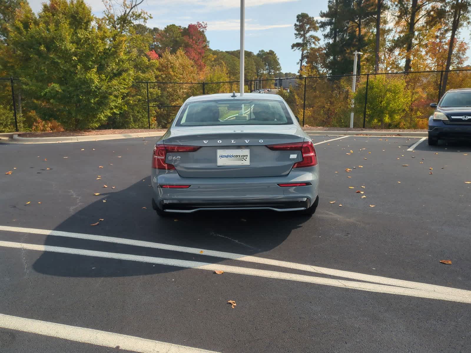 2024 Volvo S60 Recharge Plug-In Hybrid Plus Dark Theme 9