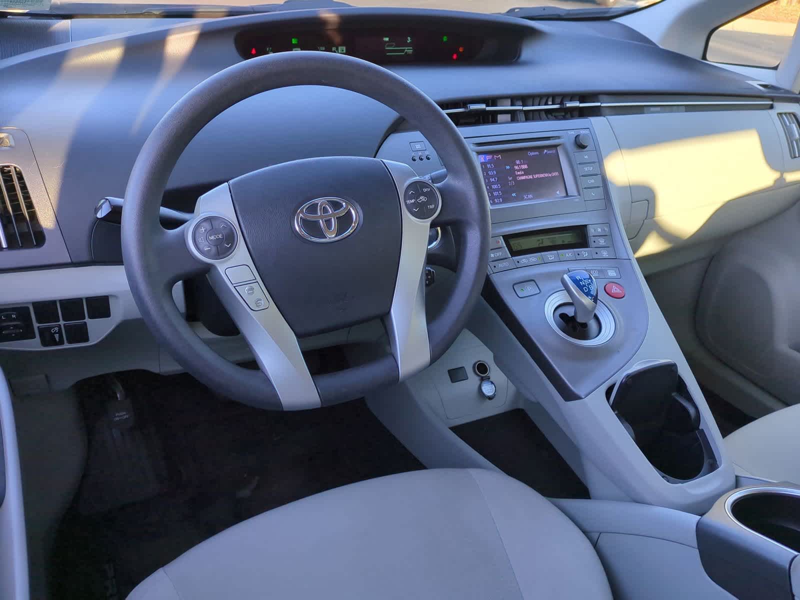 2013 Toyota Prius Two 27