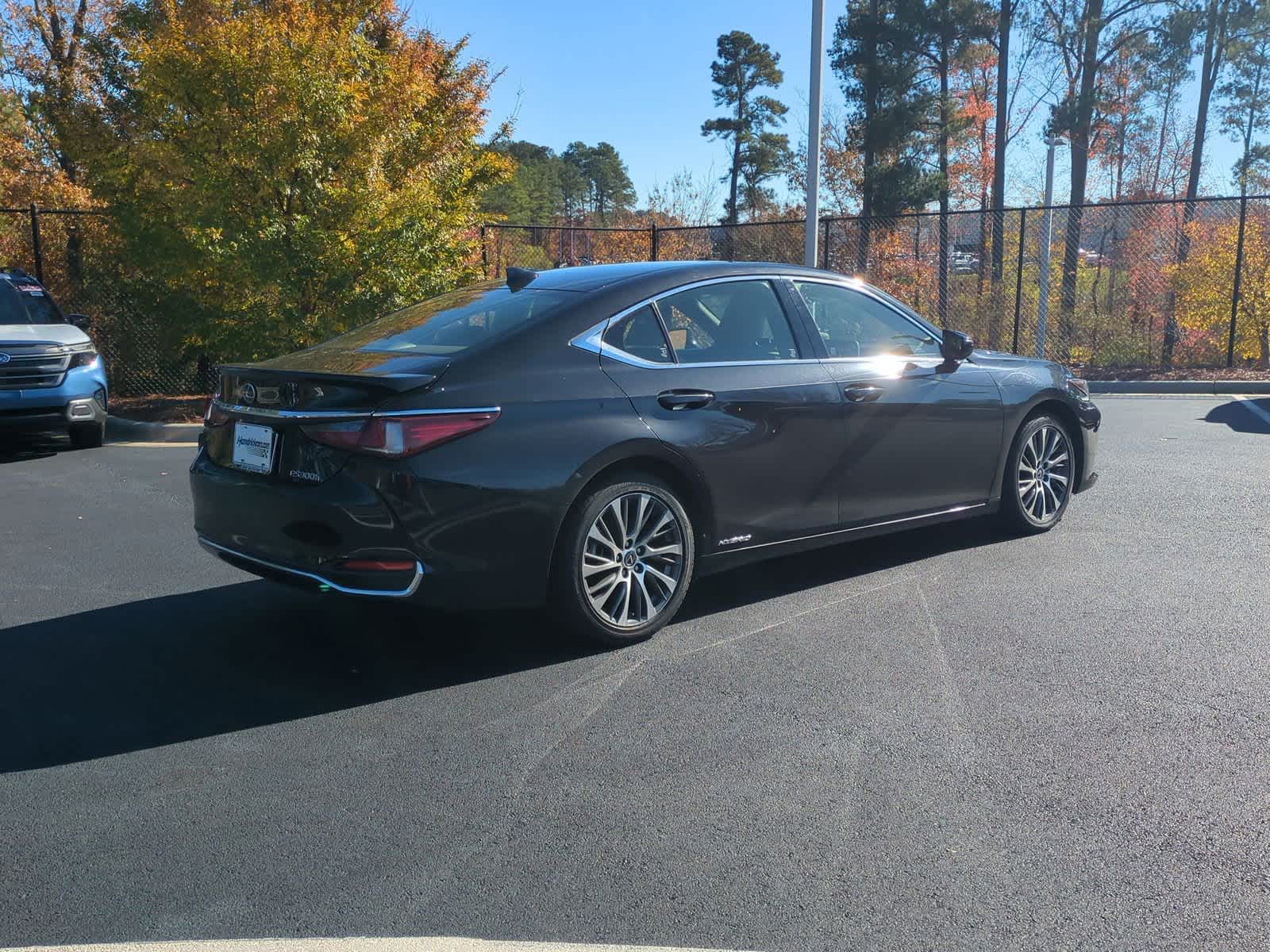 2019 Lexus ES  10