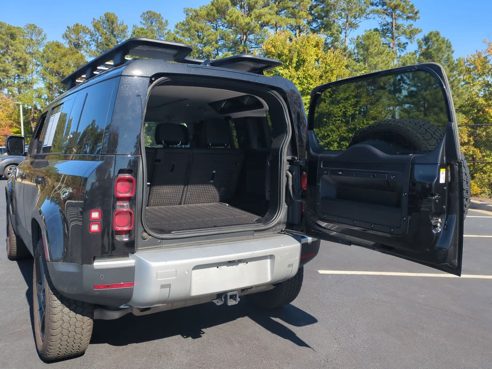 2022 Land Rover Defender SE 33