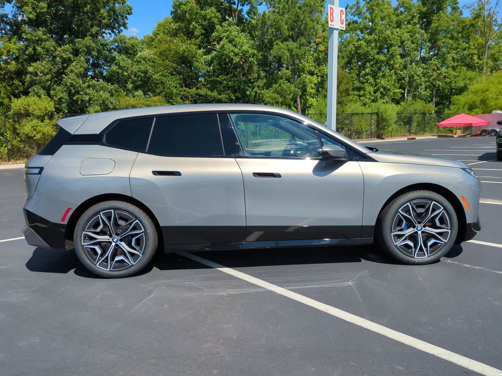 2025 BMW iX xDrive50 11