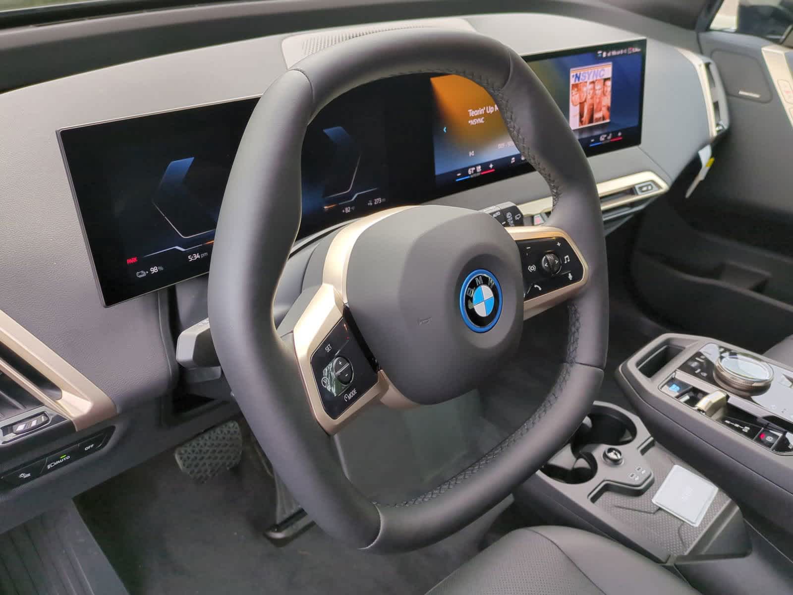 2025 BMW iX xDrive50 18