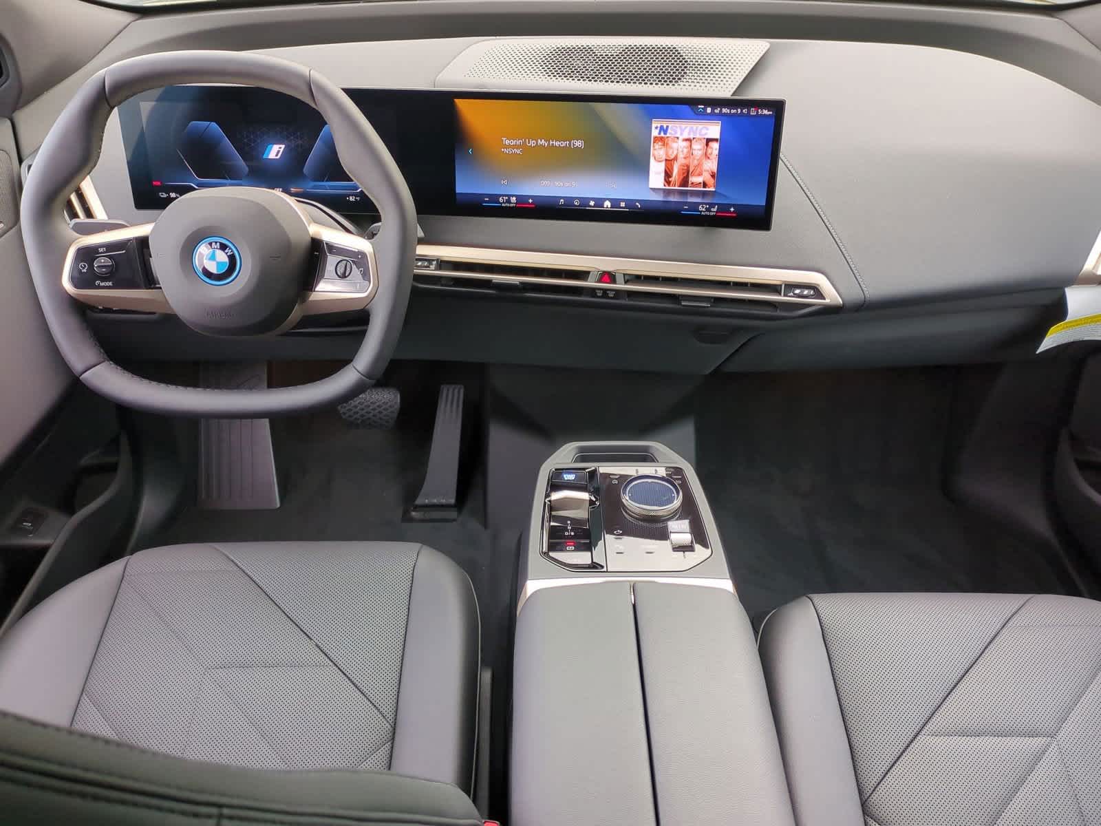 2025 BMW iX xDrive50 29