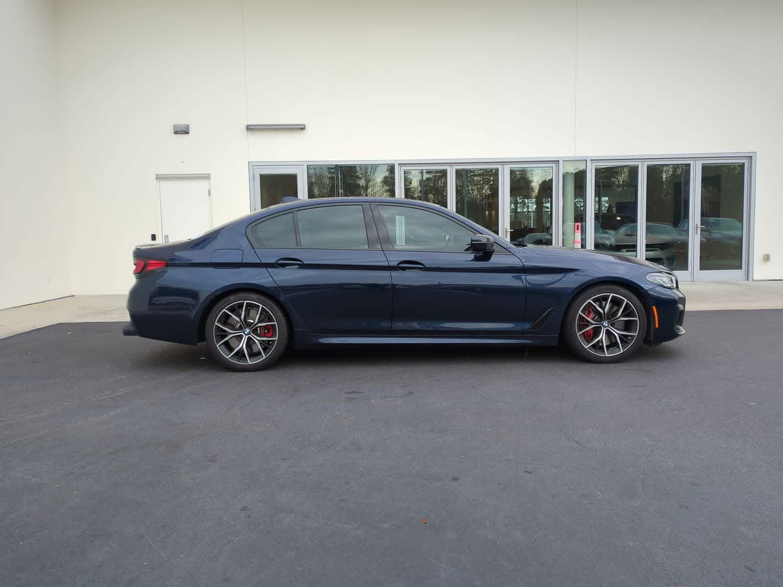 2022 BMW 5 Series M550i xDrive 9