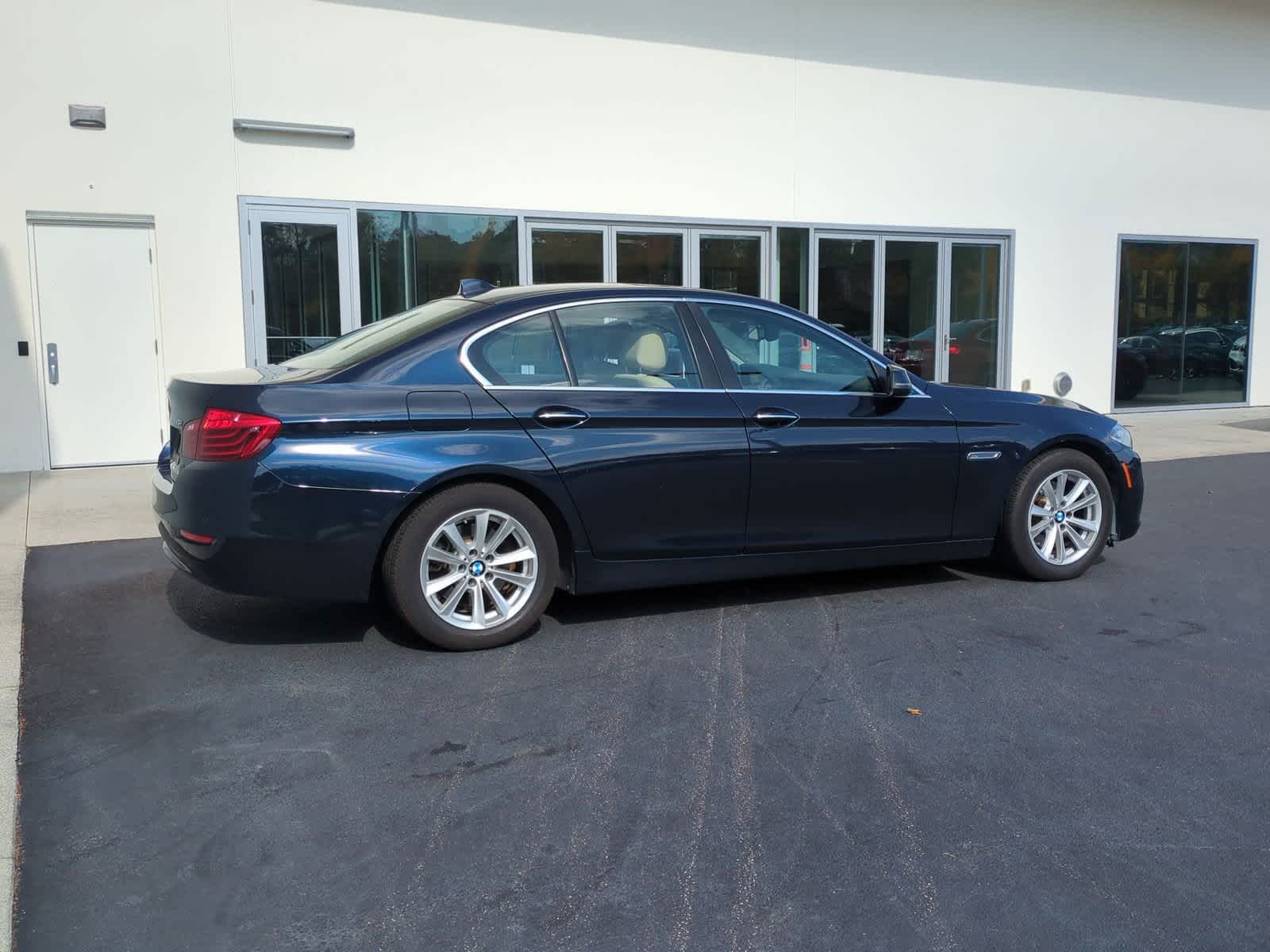 2016 BMW 5 Series 528i 10