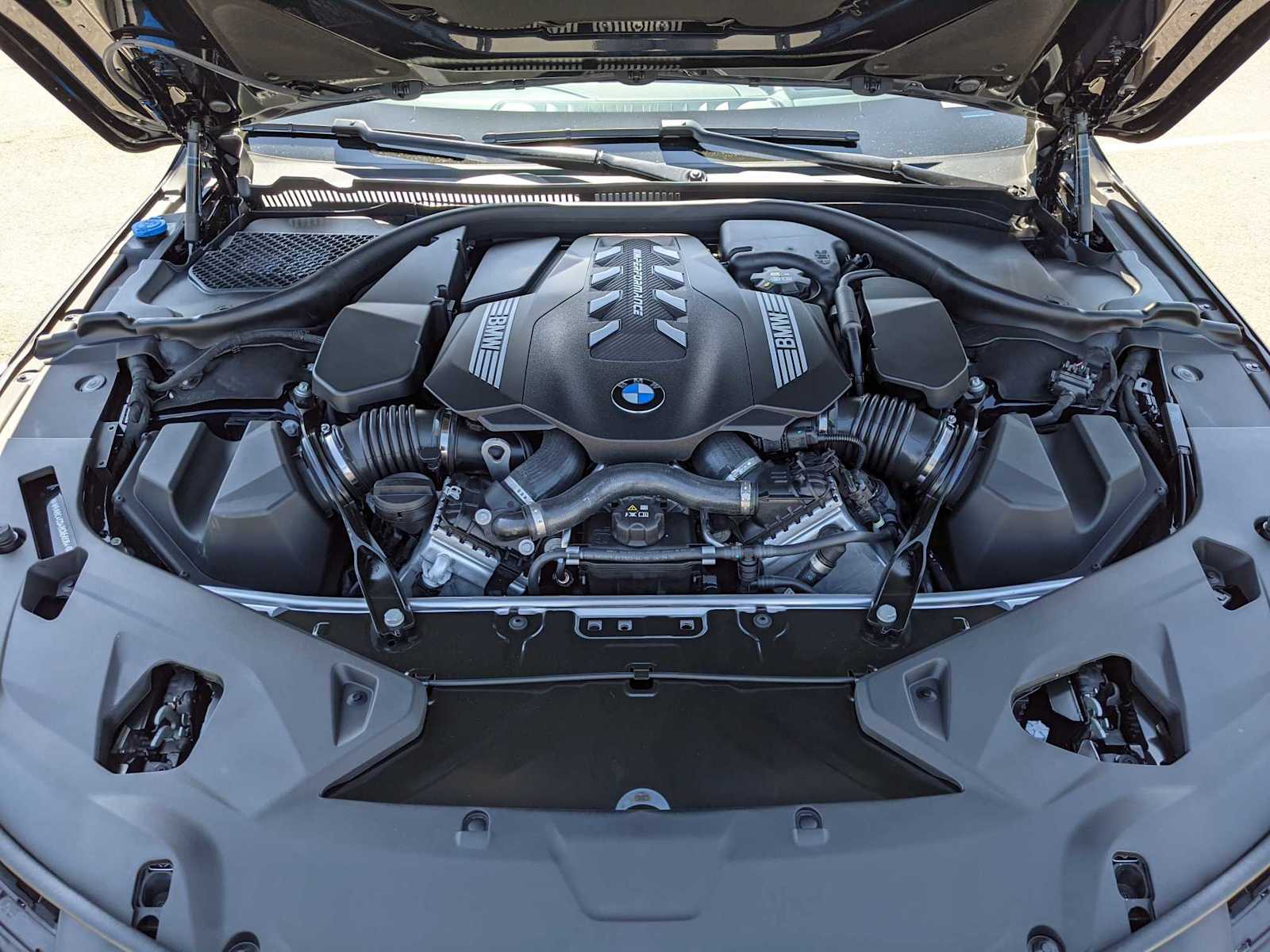 2024 BMW 8 Series M850i xDrive 32