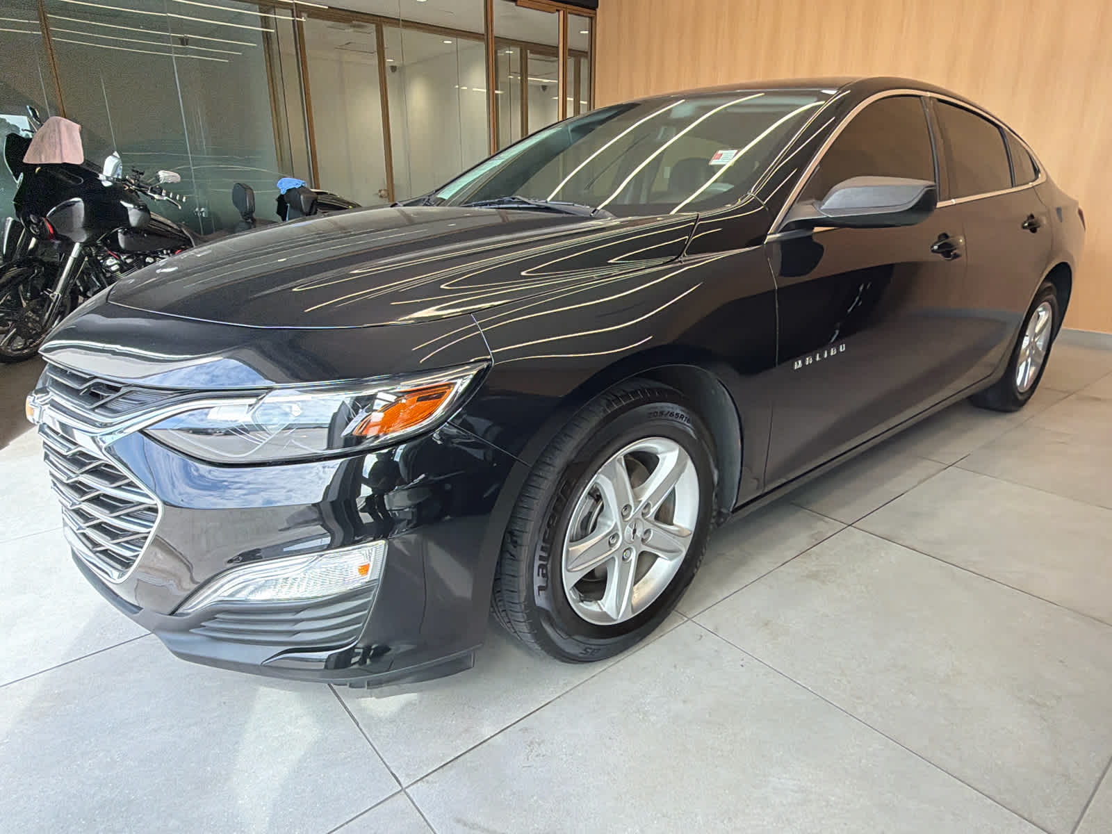 2023 Chevrolet Malibu photo 2 of 27