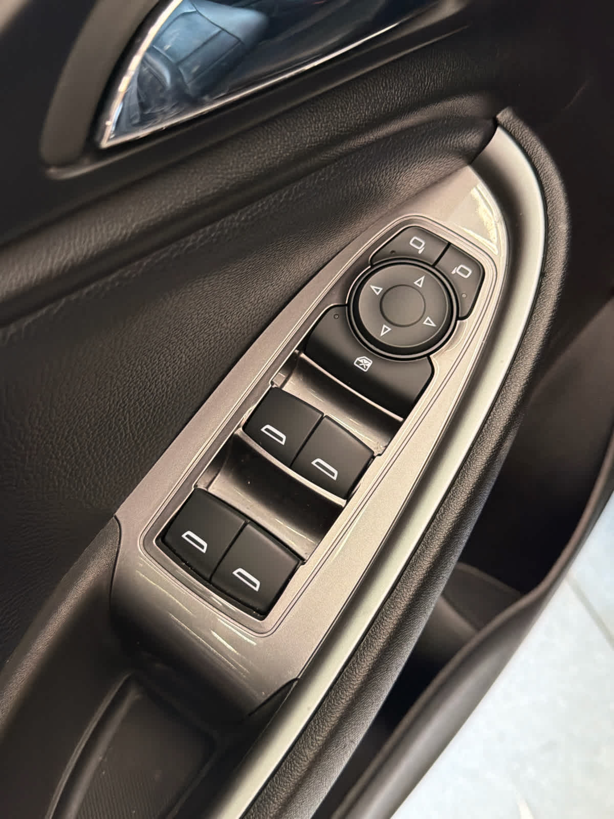 2023 Chevrolet Malibu photo 12 of 27