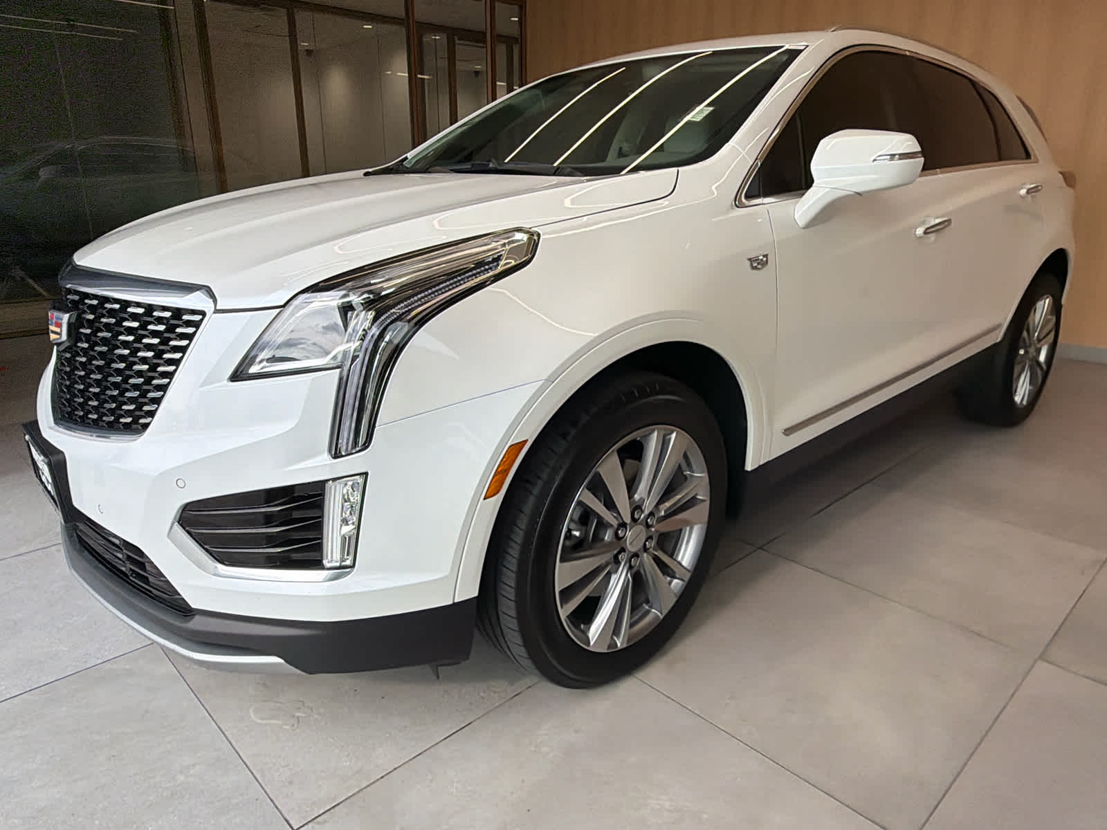 2024 Cadillac XT5 FWD Premium Luxury Crystal White Tricoat at Texan GMC Buick