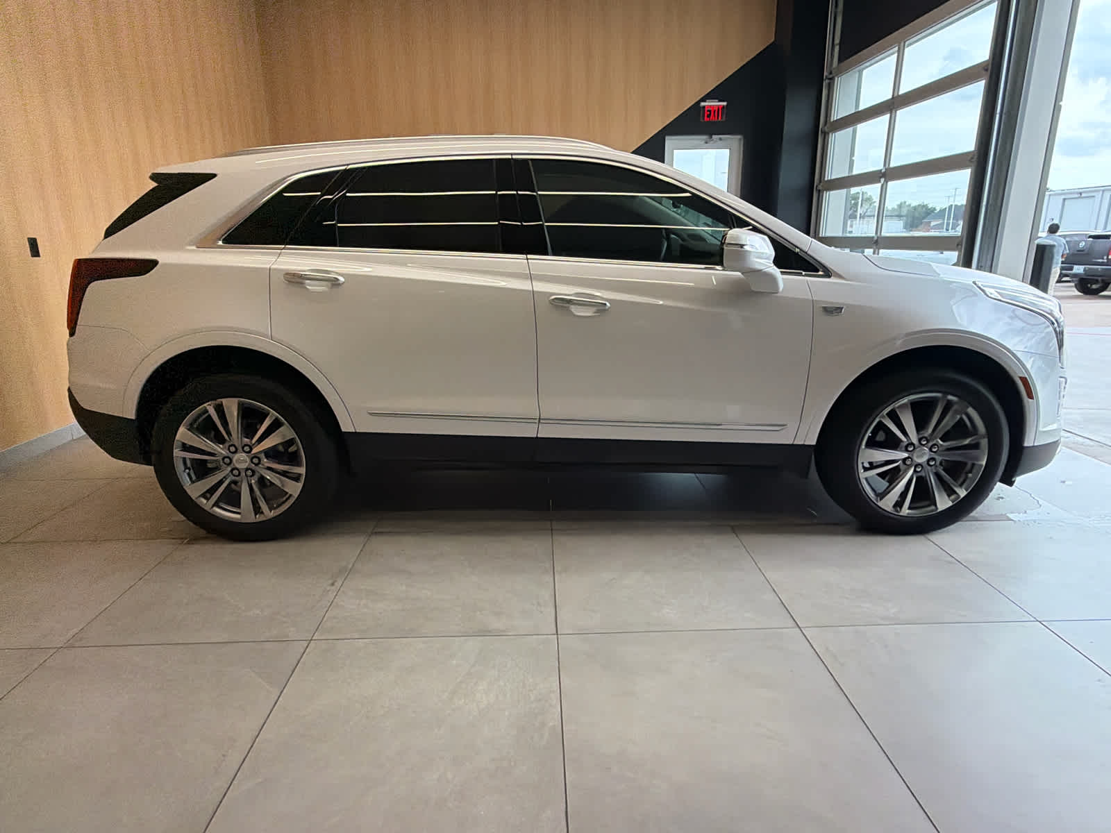 2024 Cadillac XT5 FWD Premium Luxury Crystal White Tricoat at Texan GMC Buick