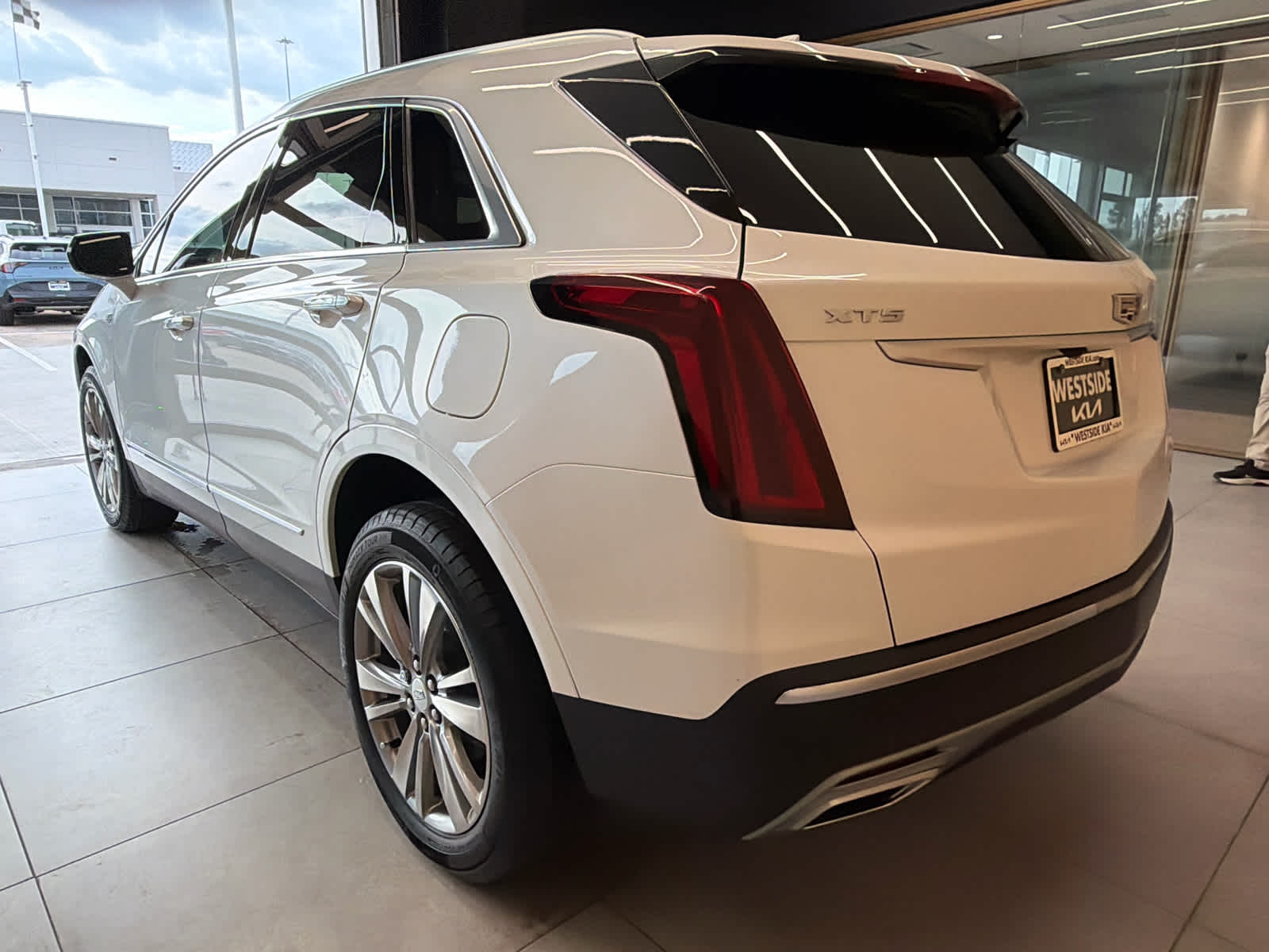 2024 Cadillac XT5 FWD Premium Luxury Crystal White Tricoat at Texan GMC Buick