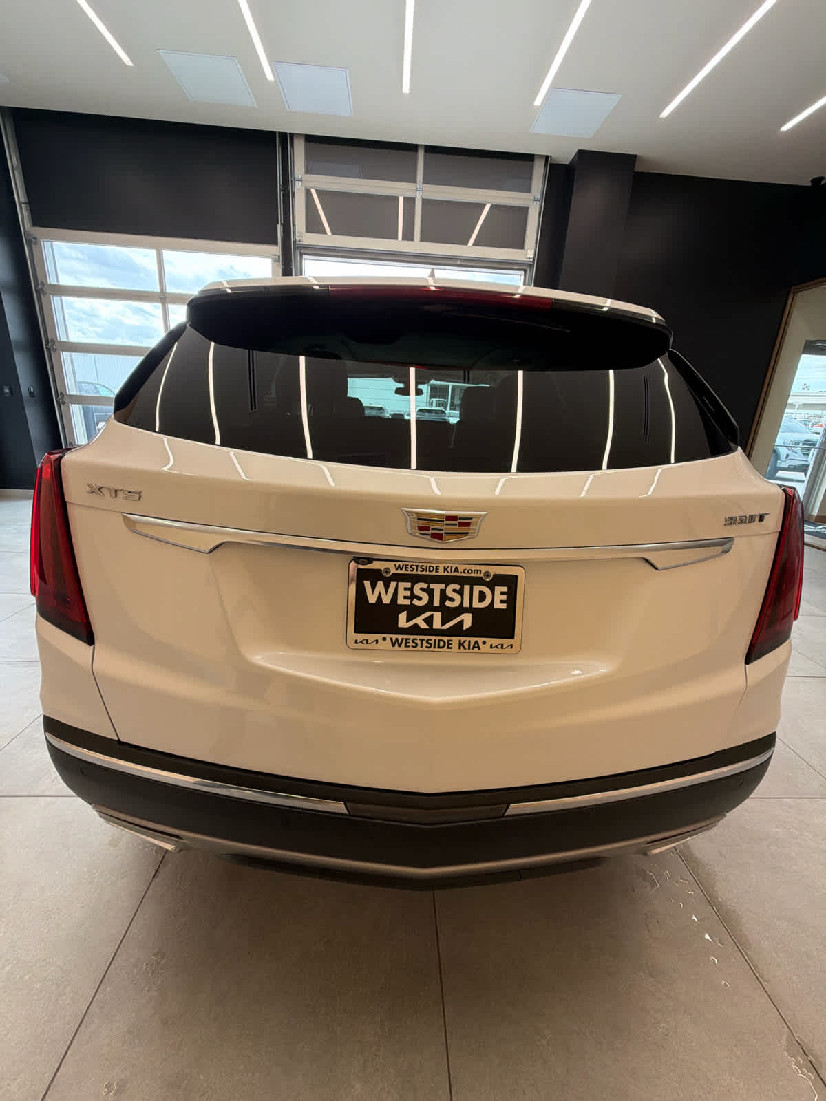 2024 Cadillac XT5 FWD Premium Luxury Crystal White Tricoat at Texan GMC Buick